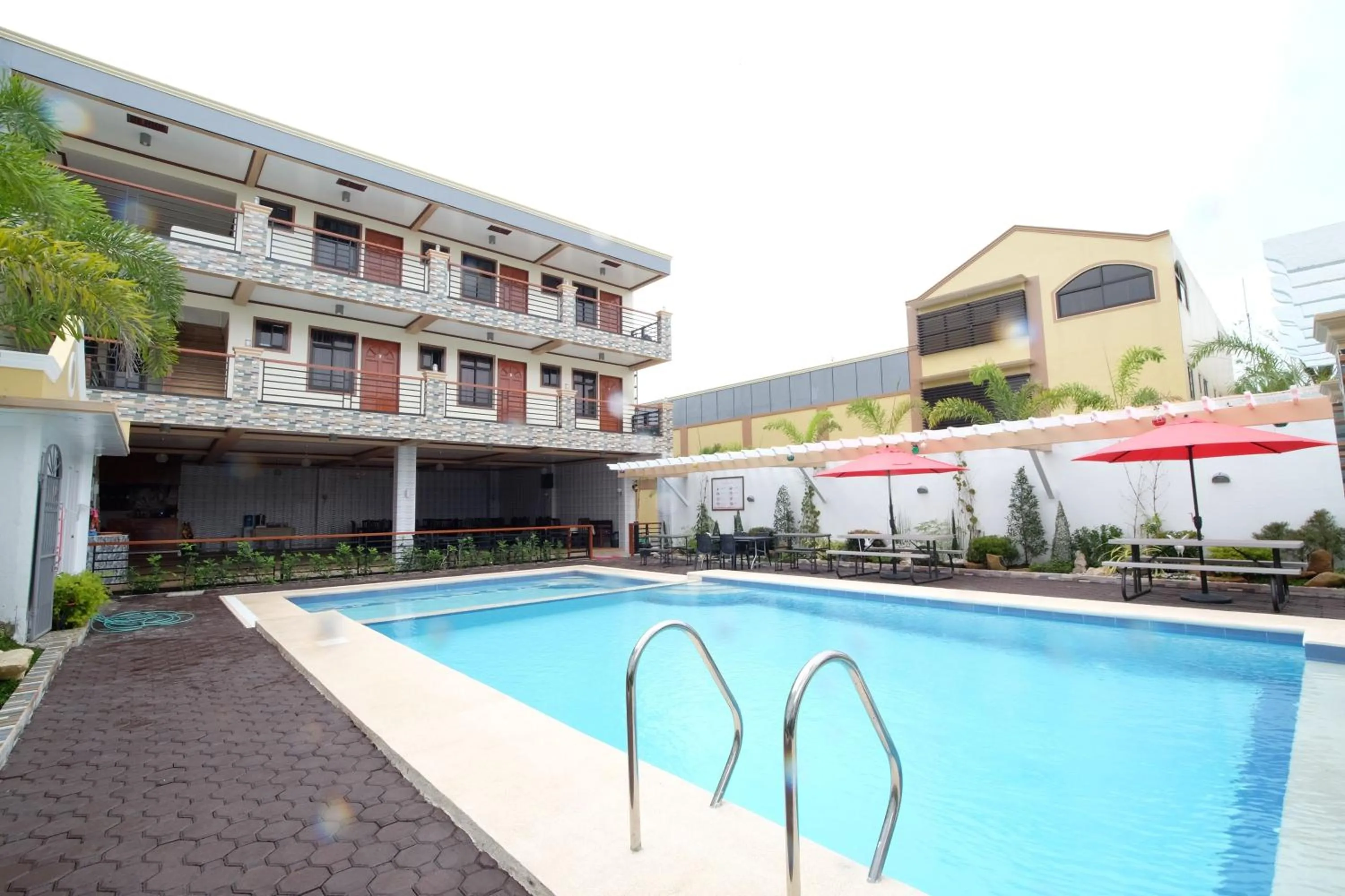 Swimming pool in Hotel Georgina