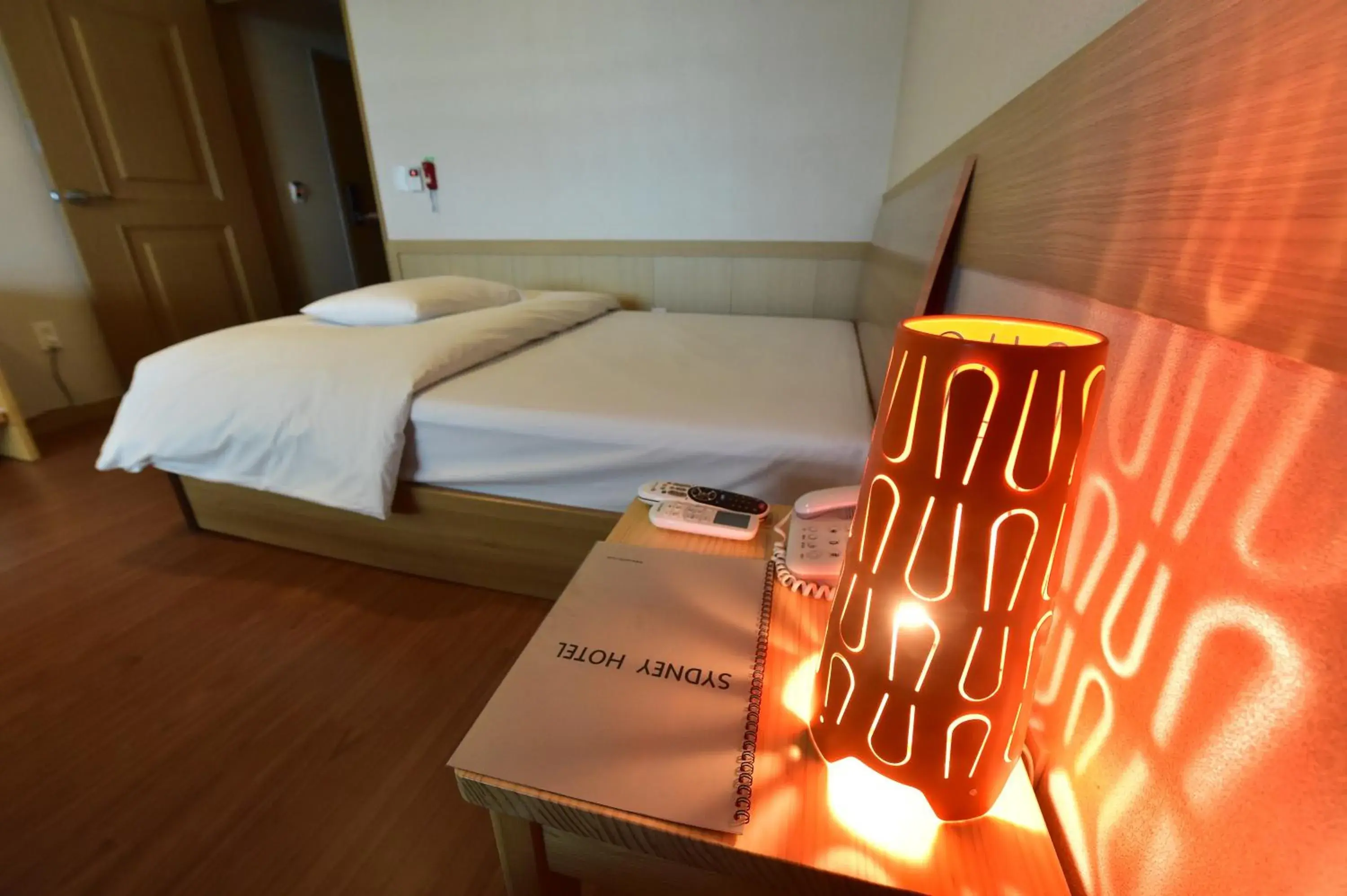 Property building, Bed in Fantastic Ocean View Sydney Hotel Property building, Bed in Fantastic Ocean View Sydney Hotel