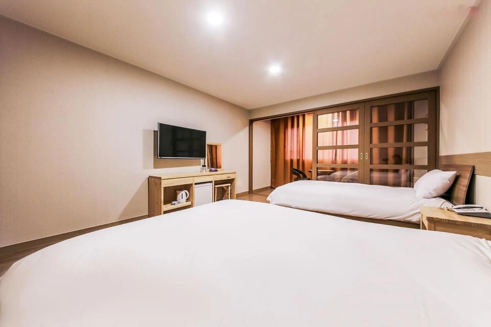 Bed in Fantastic Ocean View Sydney Hotel