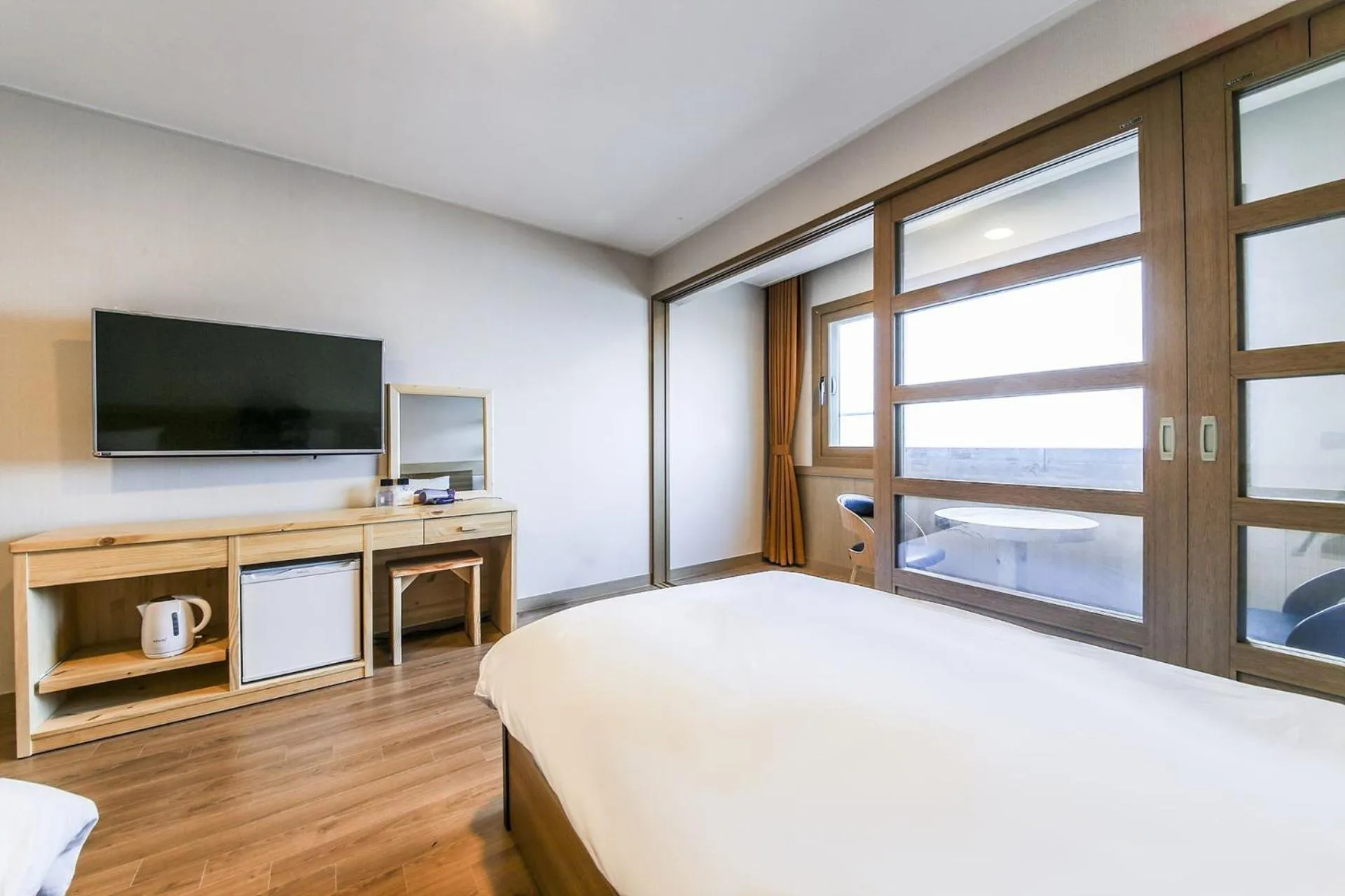 Day, Bed in Fantastic Ocean View Sydney Hotel