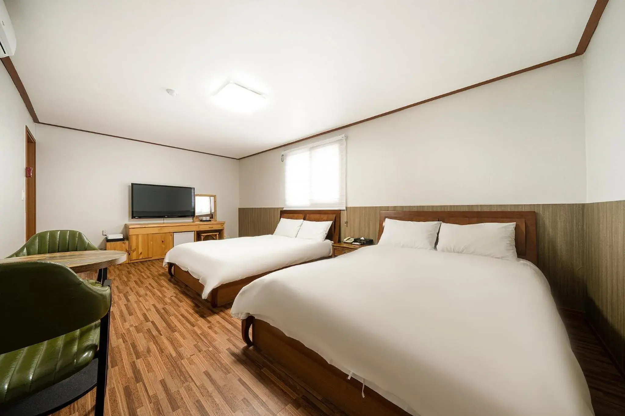 Bed in Fantastic Ocean View Sydney Hotel Bed in Fantastic Ocean View Sydney Hotel