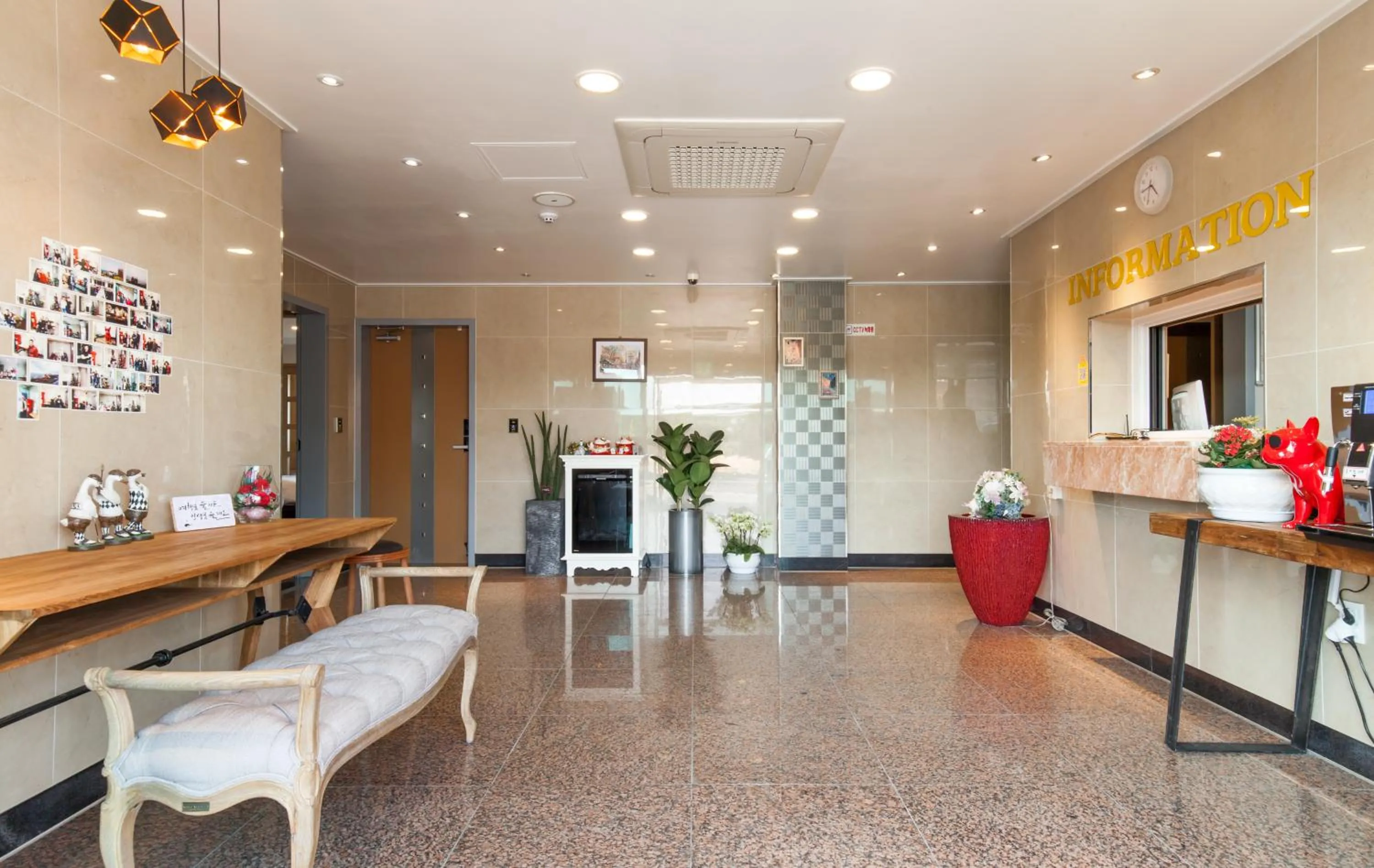 Lobby or reception in Fantastic Ocean View Sydney Hotel