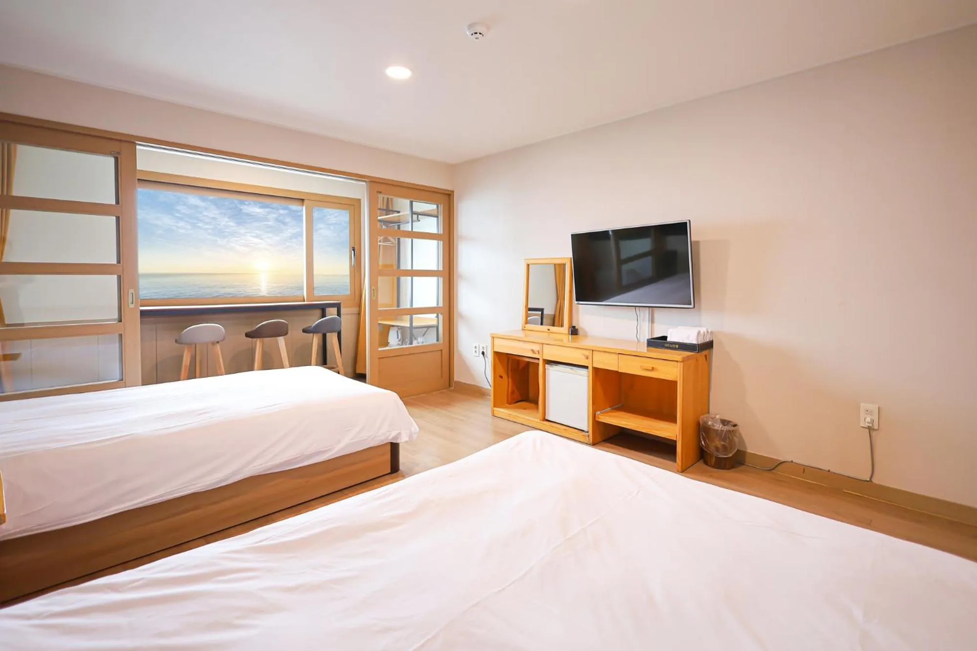 View (from property/room), Bed in Fantastic Ocean View Sydney Hotel