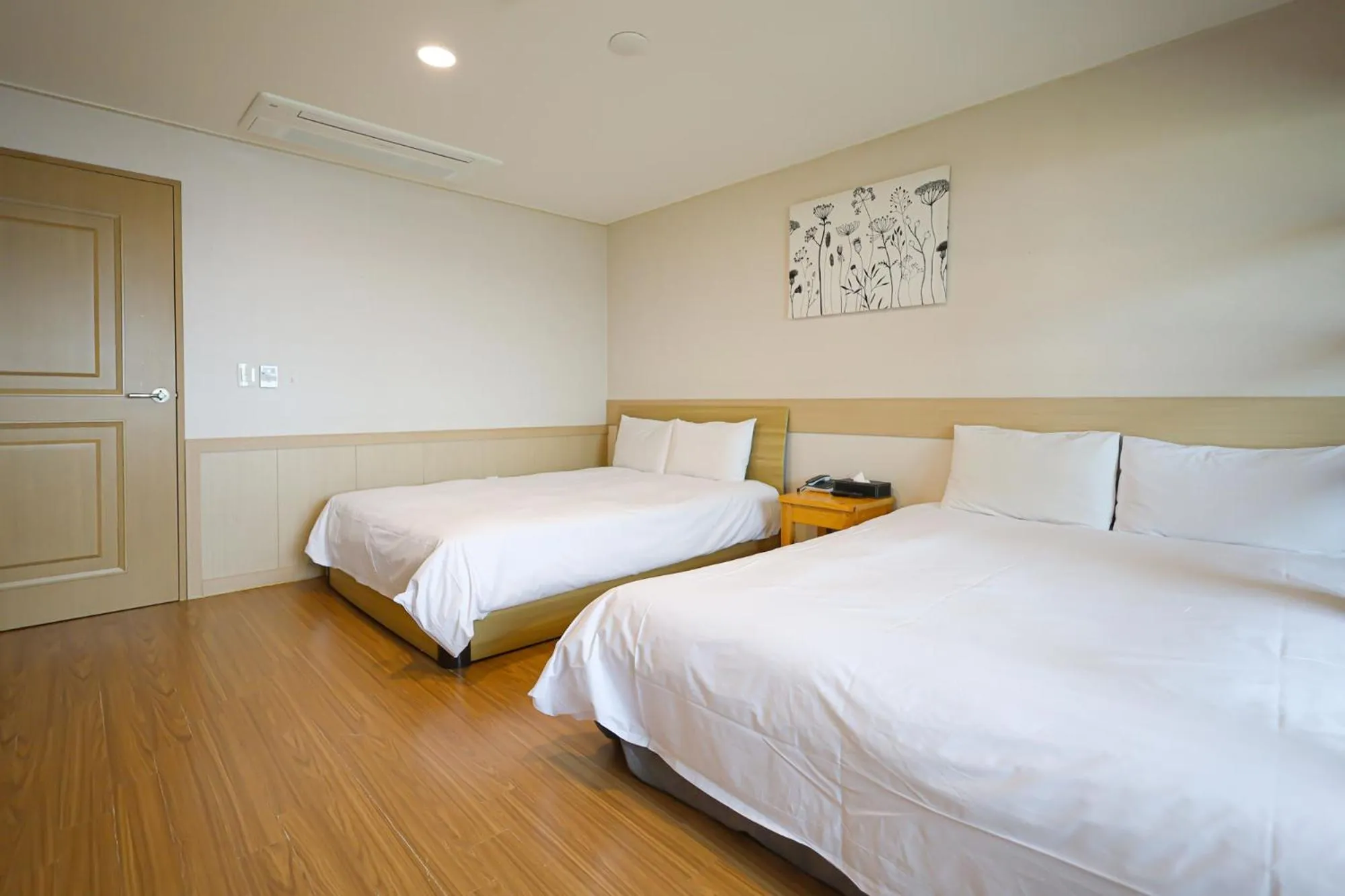 Bed in Fantastic Ocean View Sydney Hotel