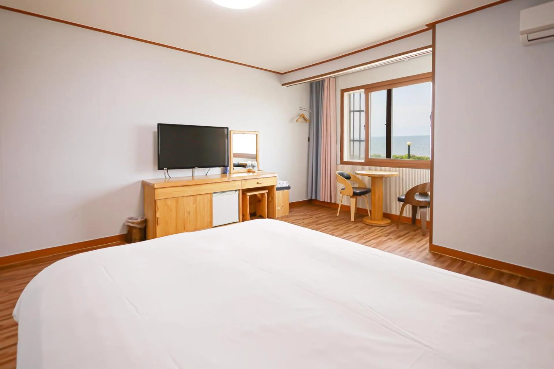 Decorative detail, Bed in Fantastic Ocean View Sydney Hotel