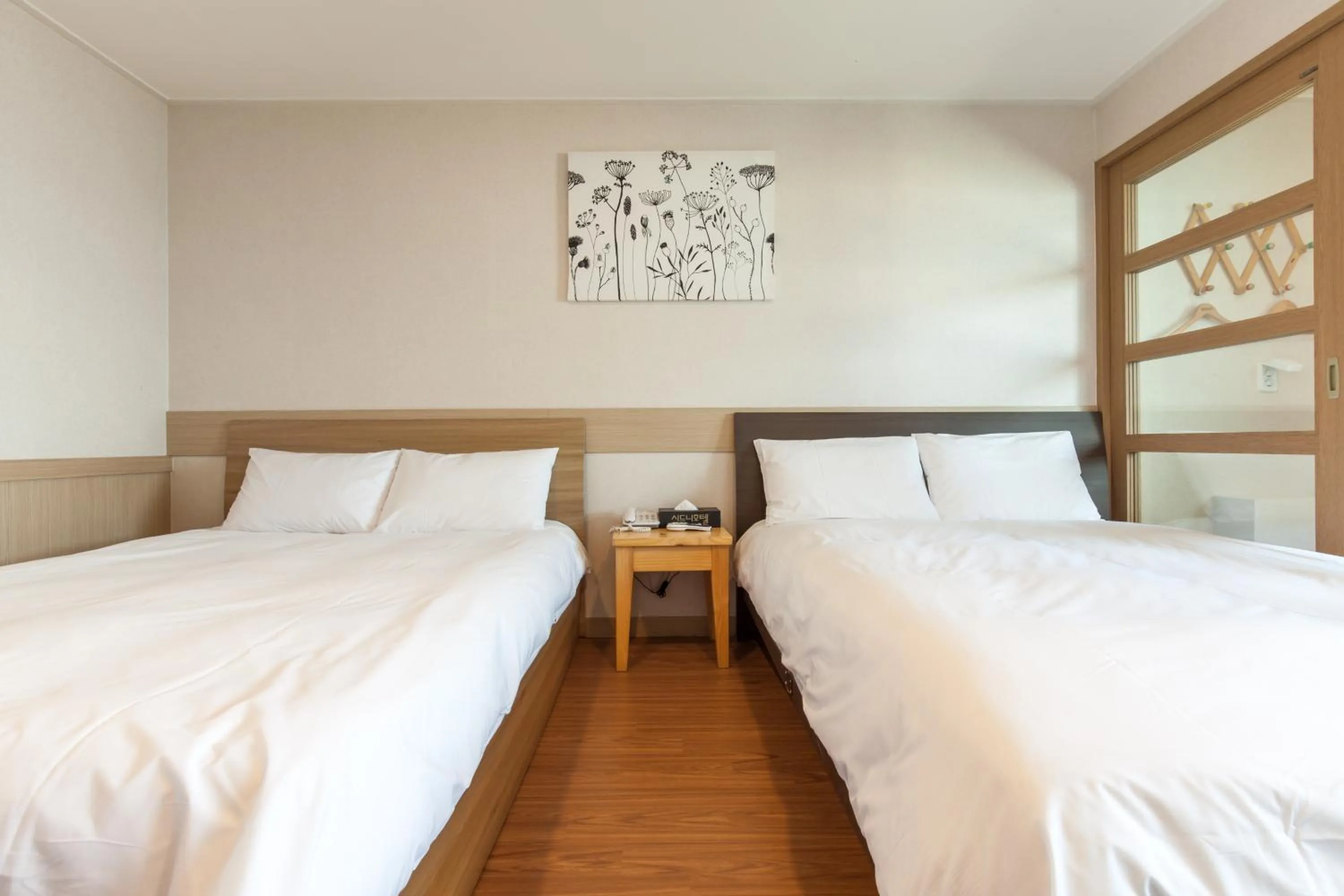 Bed in Fantastic Ocean View Sydney Hotel