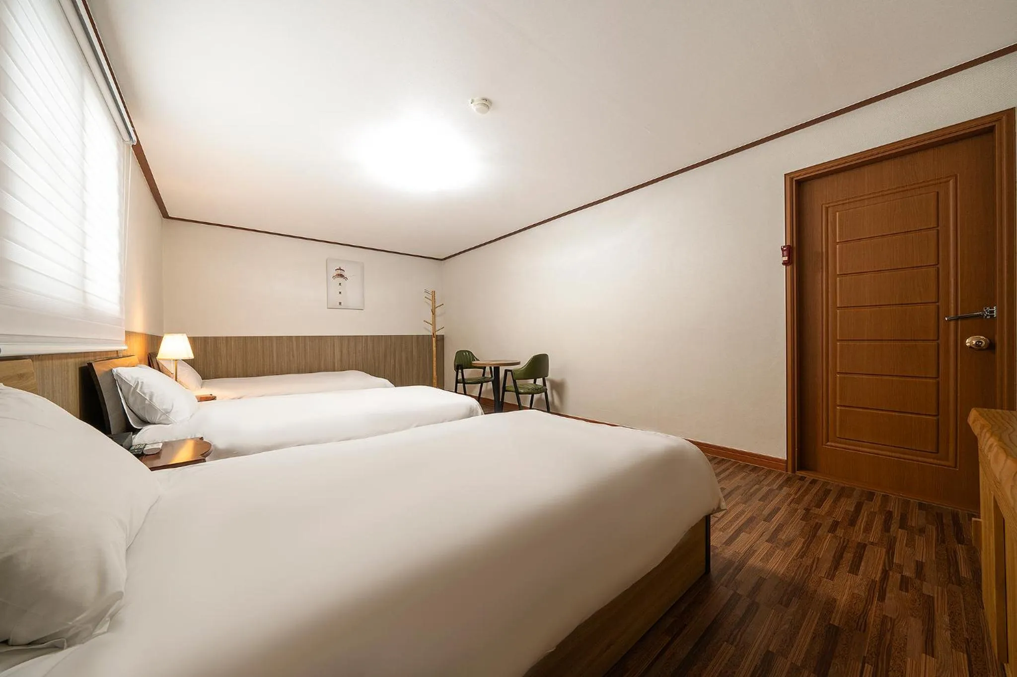 Bedroom in Fantastic Ocean View Sydney Hotel