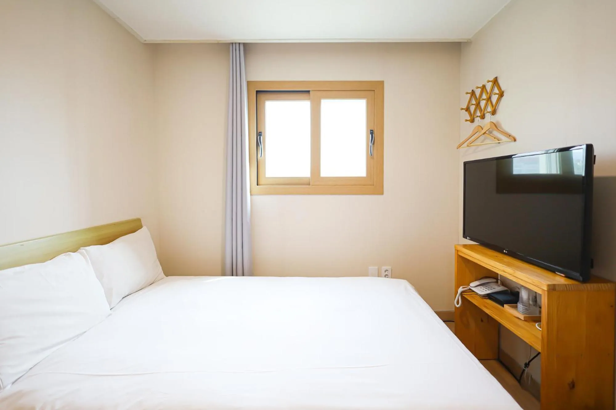 Natural landscape, Bed in Fantastic Ocean View Sydney Hotel