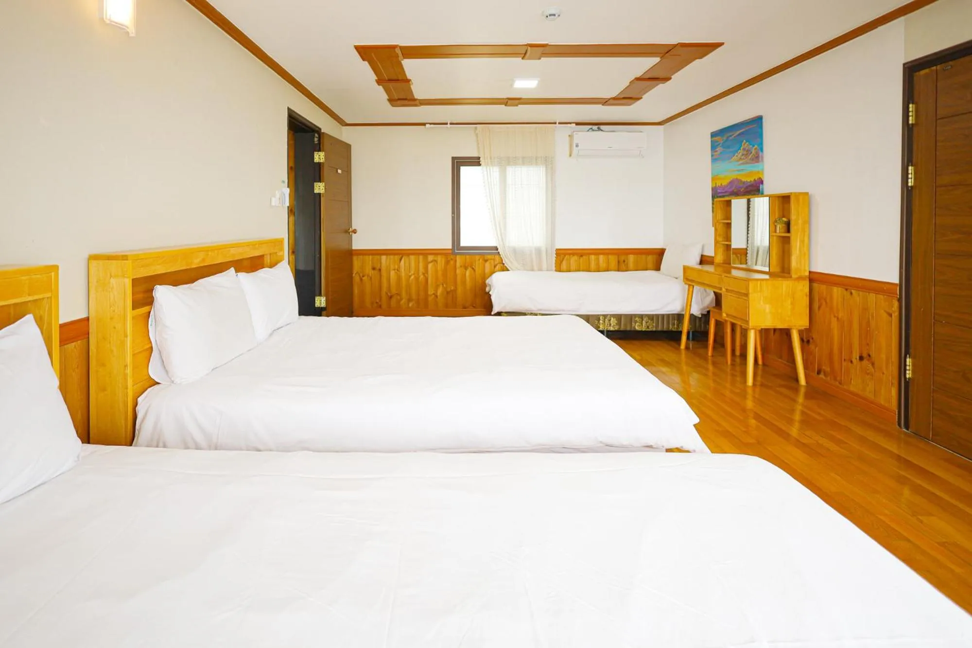 Bedroom, Bed in Fantastic Ocean View Sydney Hotel