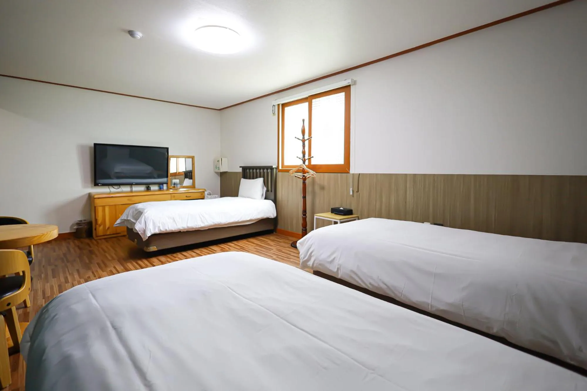 Bed in Fantastic Ocean View Sydney Hotel