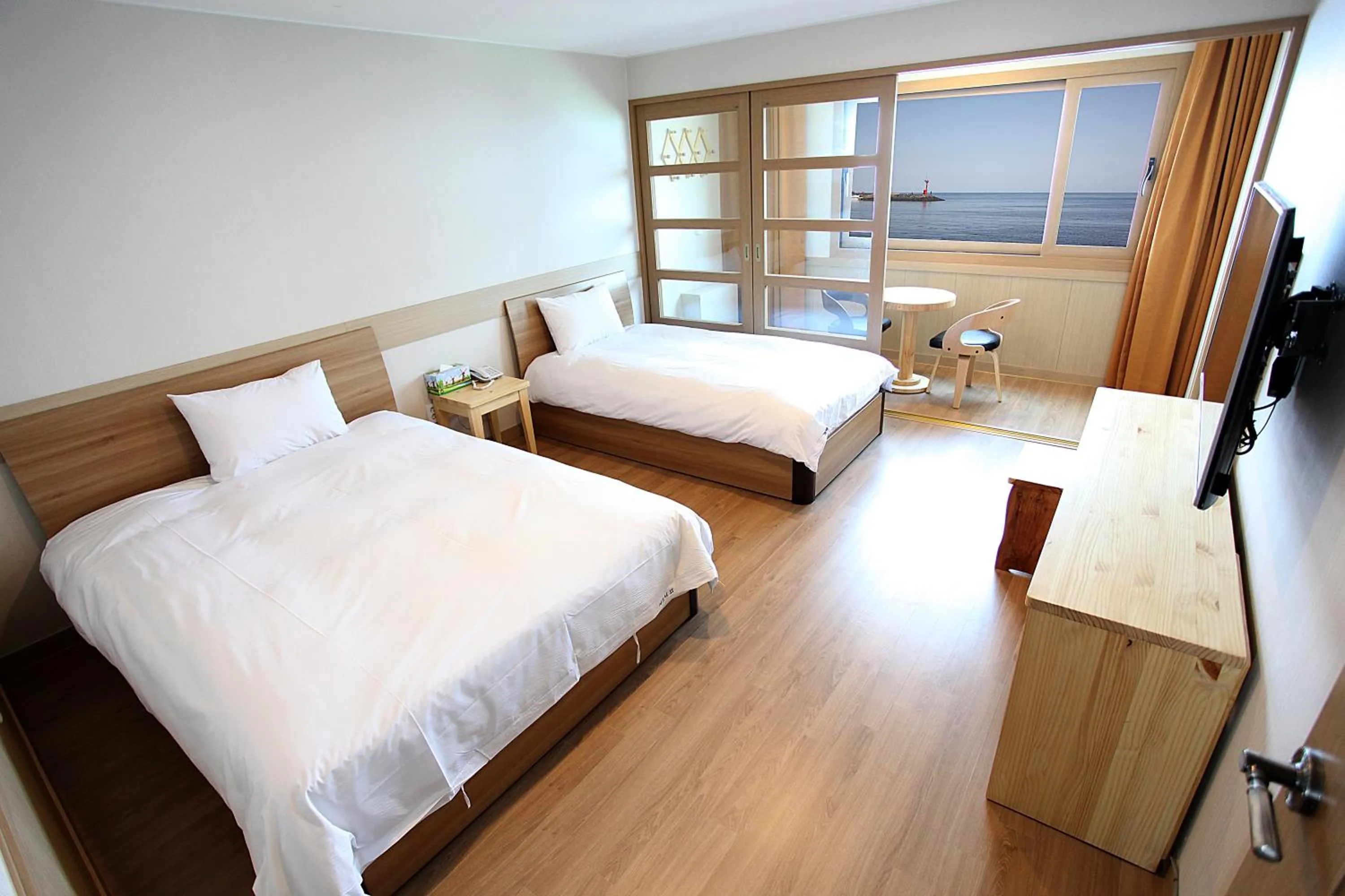 Bed in Fantastic Ocean View Sydney Hotel