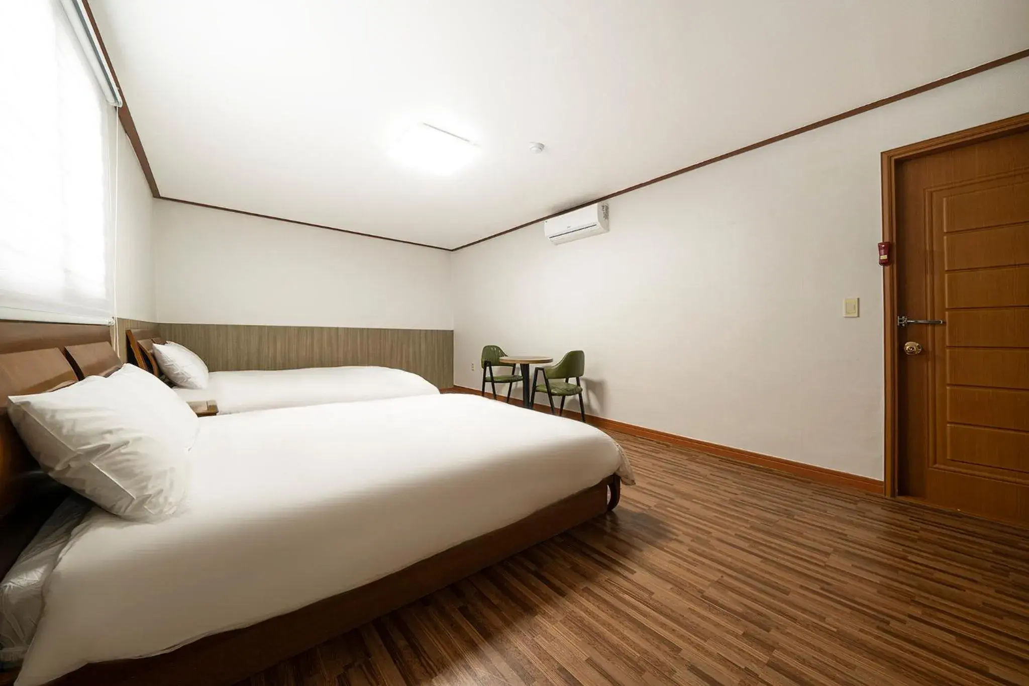 Bed in Fantastic Ocean View Sydney Hotel Bed in Fantastic Ocean View Sydney Hotel