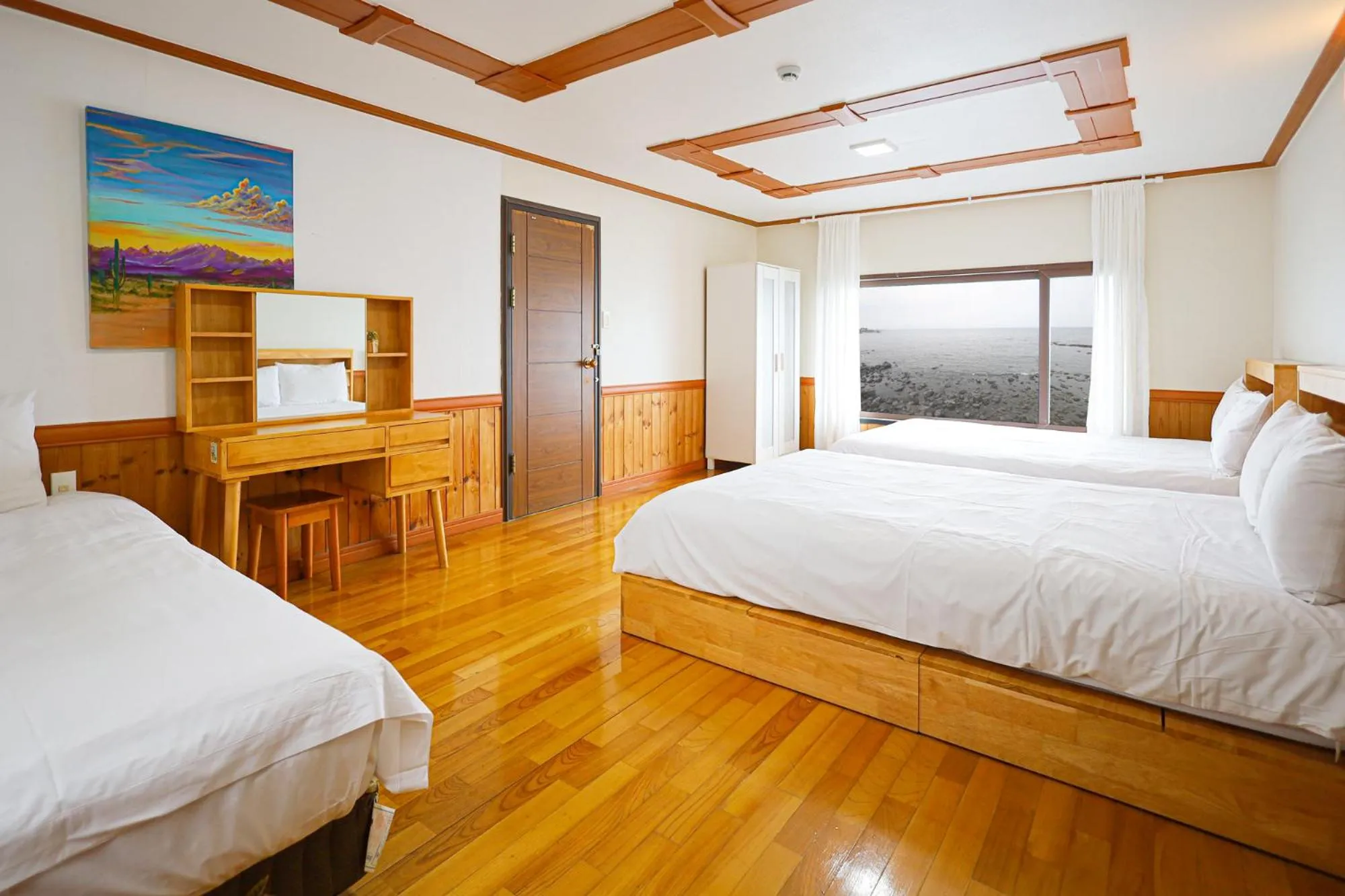 Bed in Fantastic Ocean View Sydney Hotel