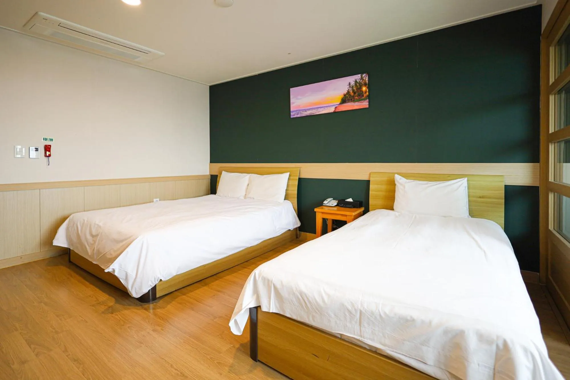 Bed in Fantastic Ocean View Sydney Hotel