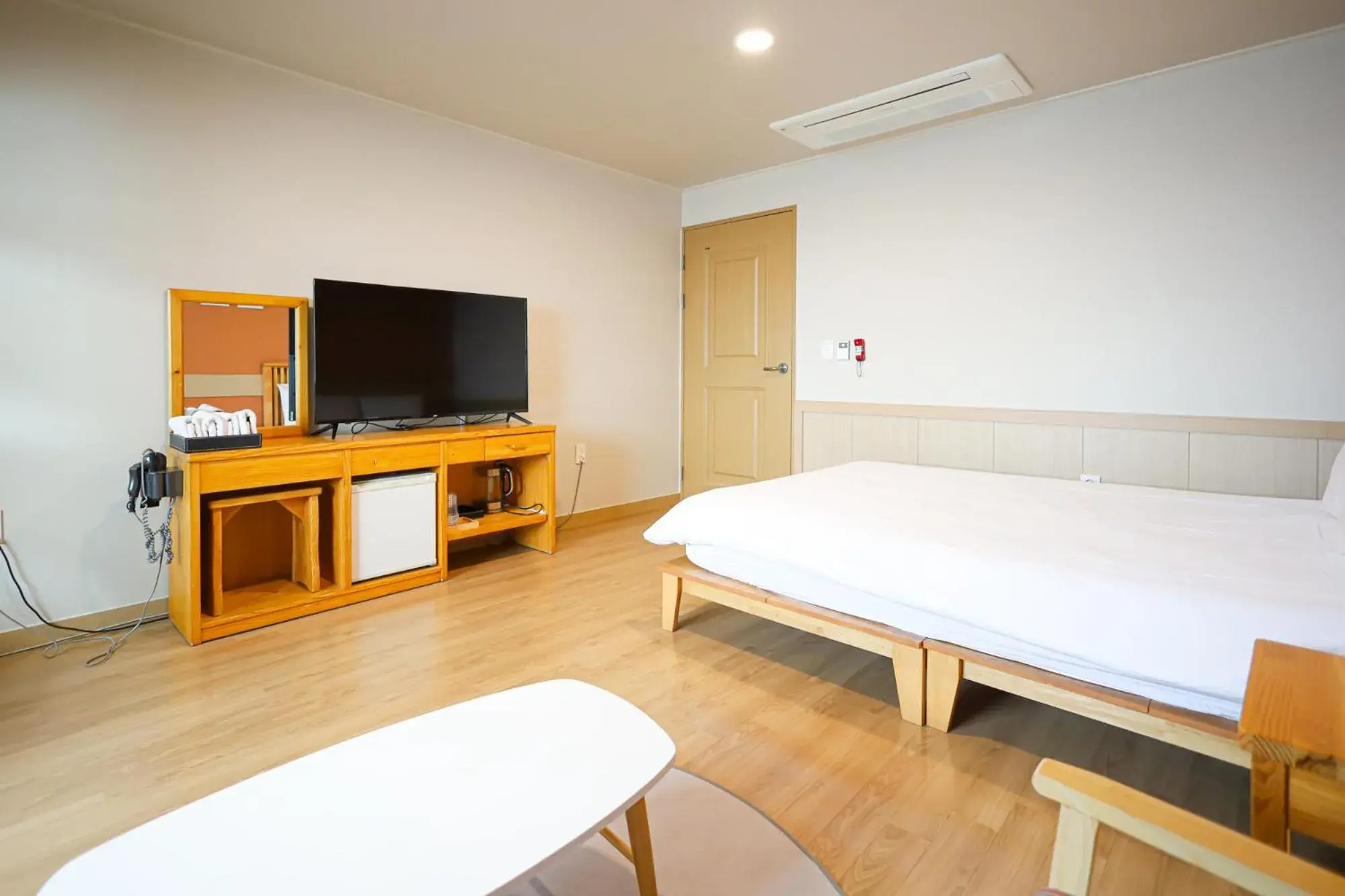 Photo of the whole room, Bed in Fantastic Ocean View Sydney Hotel Photo of the whole room, Bed in Fantastic Ocean View Sydney Hotel