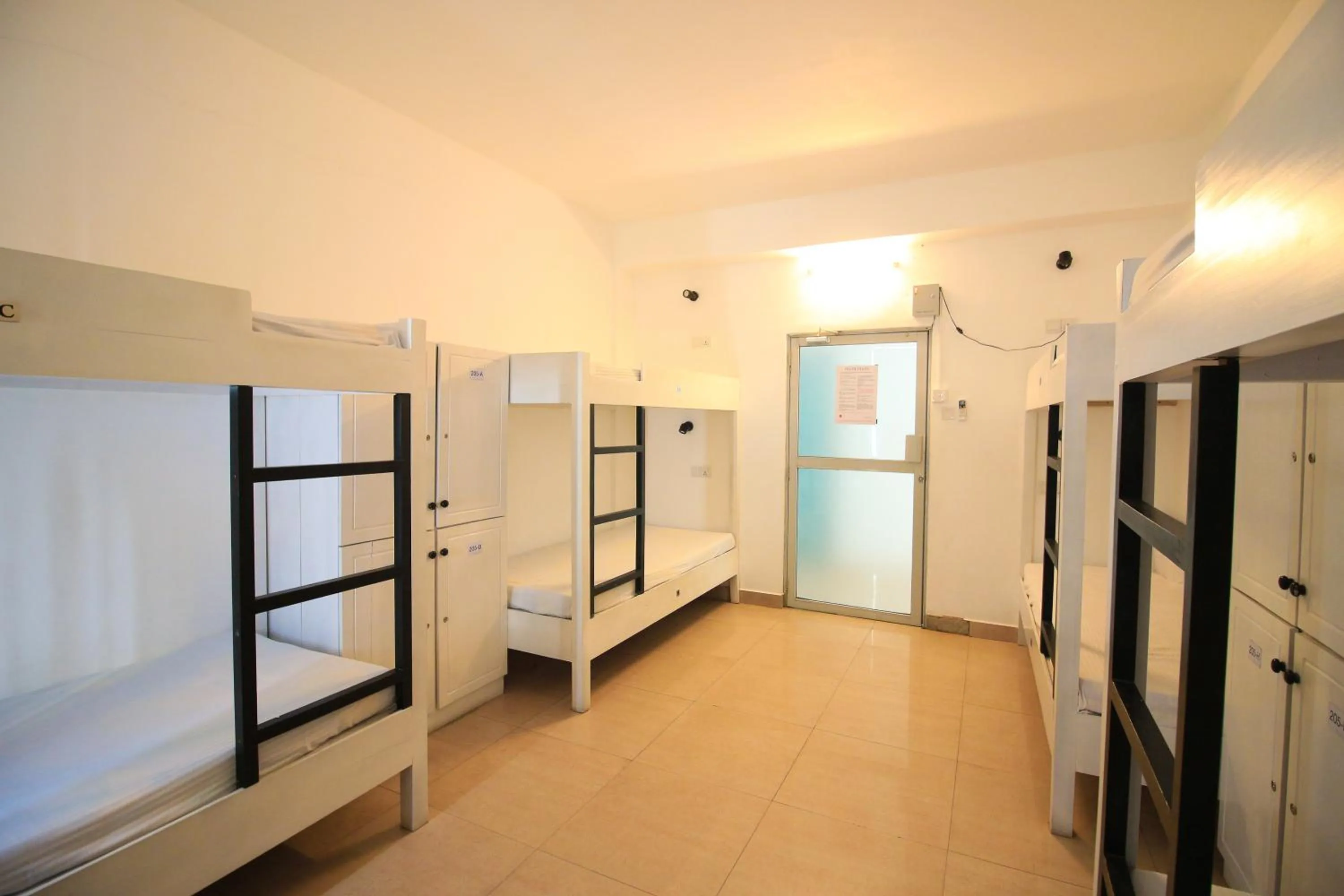 bunk bed, Bed in Clock Inn Dehiwala