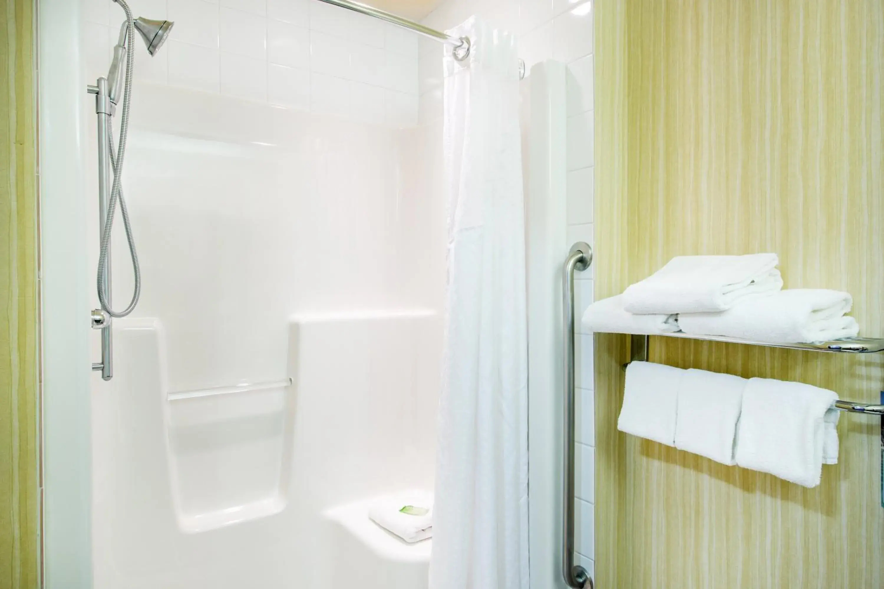 Bathroom in Ramada by Wyndham Prince Albert Bathroom in Ramada by Wyndham Prince Albert