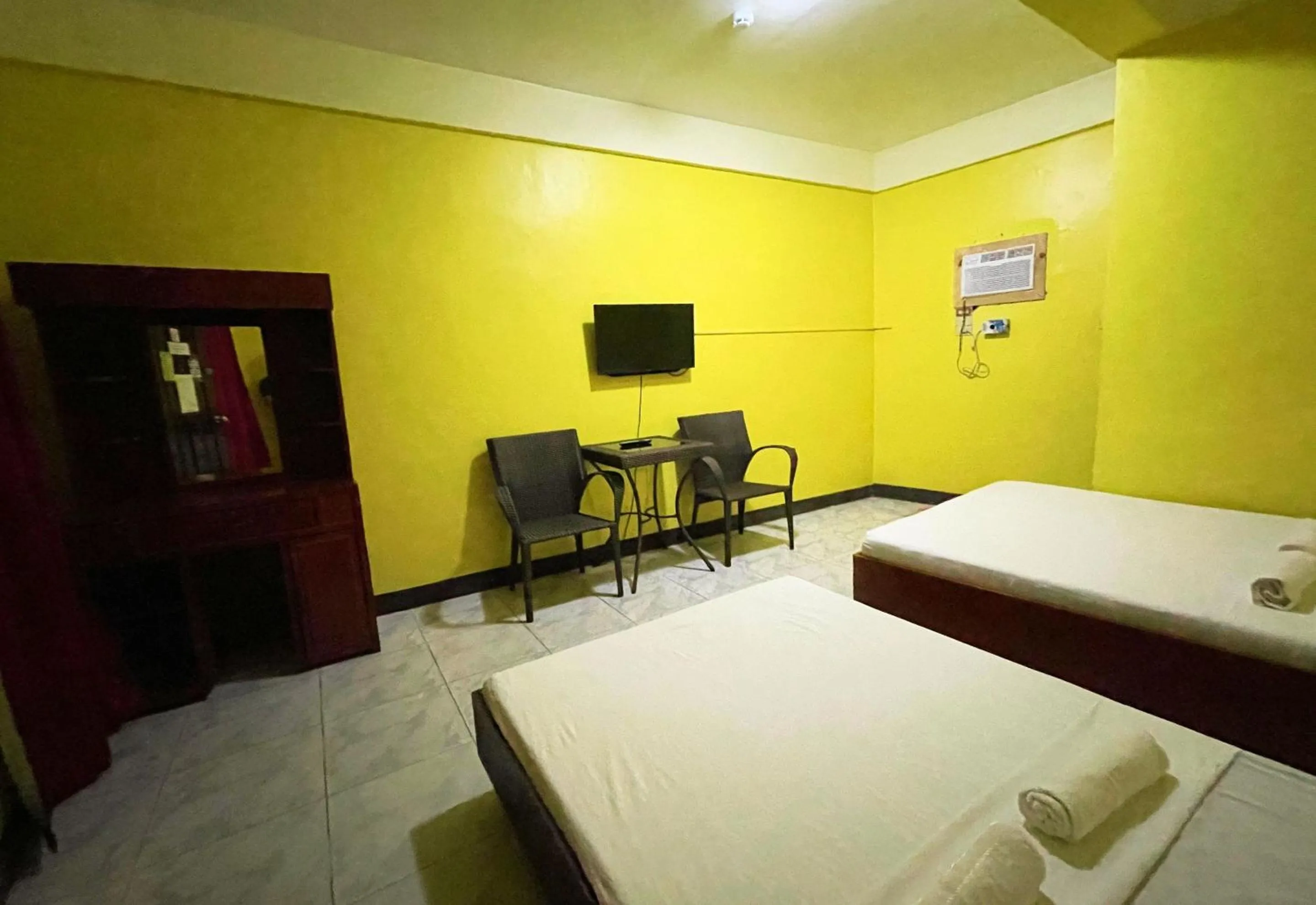 Bed in Simons Heritage Resort Puerto Galera