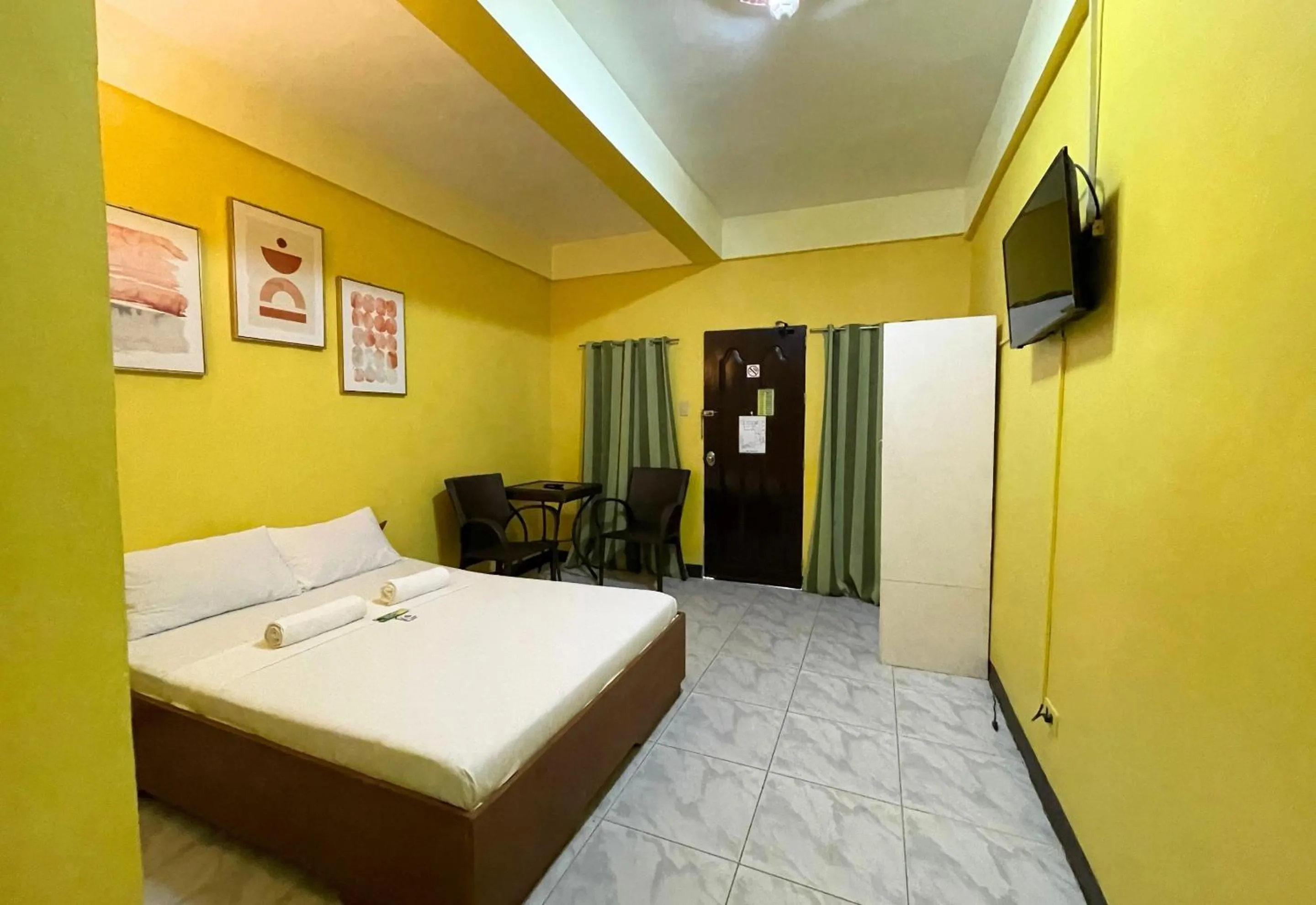 Bed in Simons Heritage Resort Puerto Galera