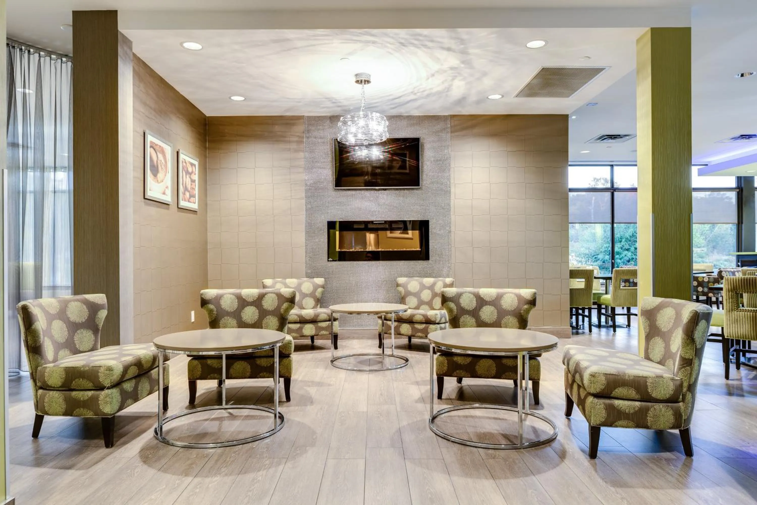 Lounge or bar in Holiday Inn Sudbury by IHG