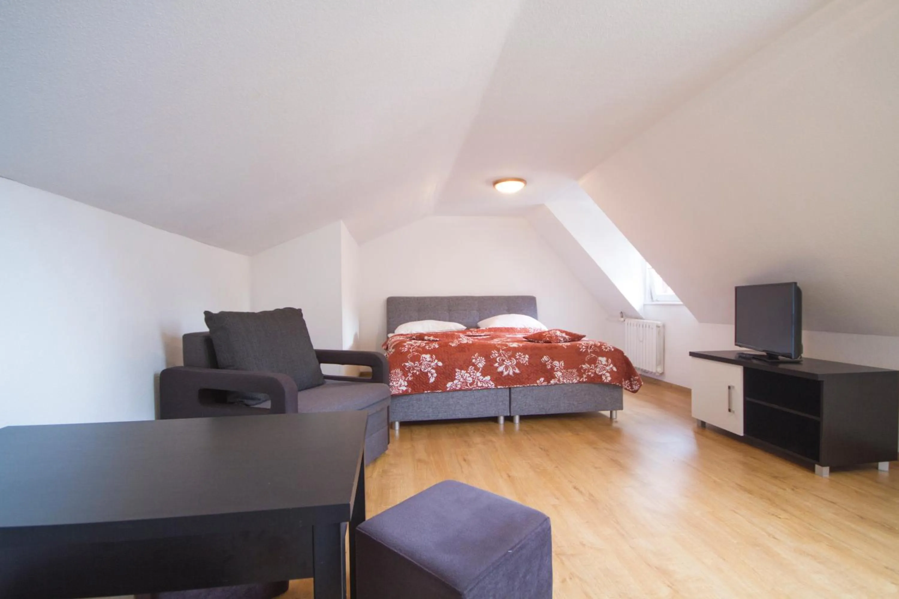 Seating area, Bed in Corum