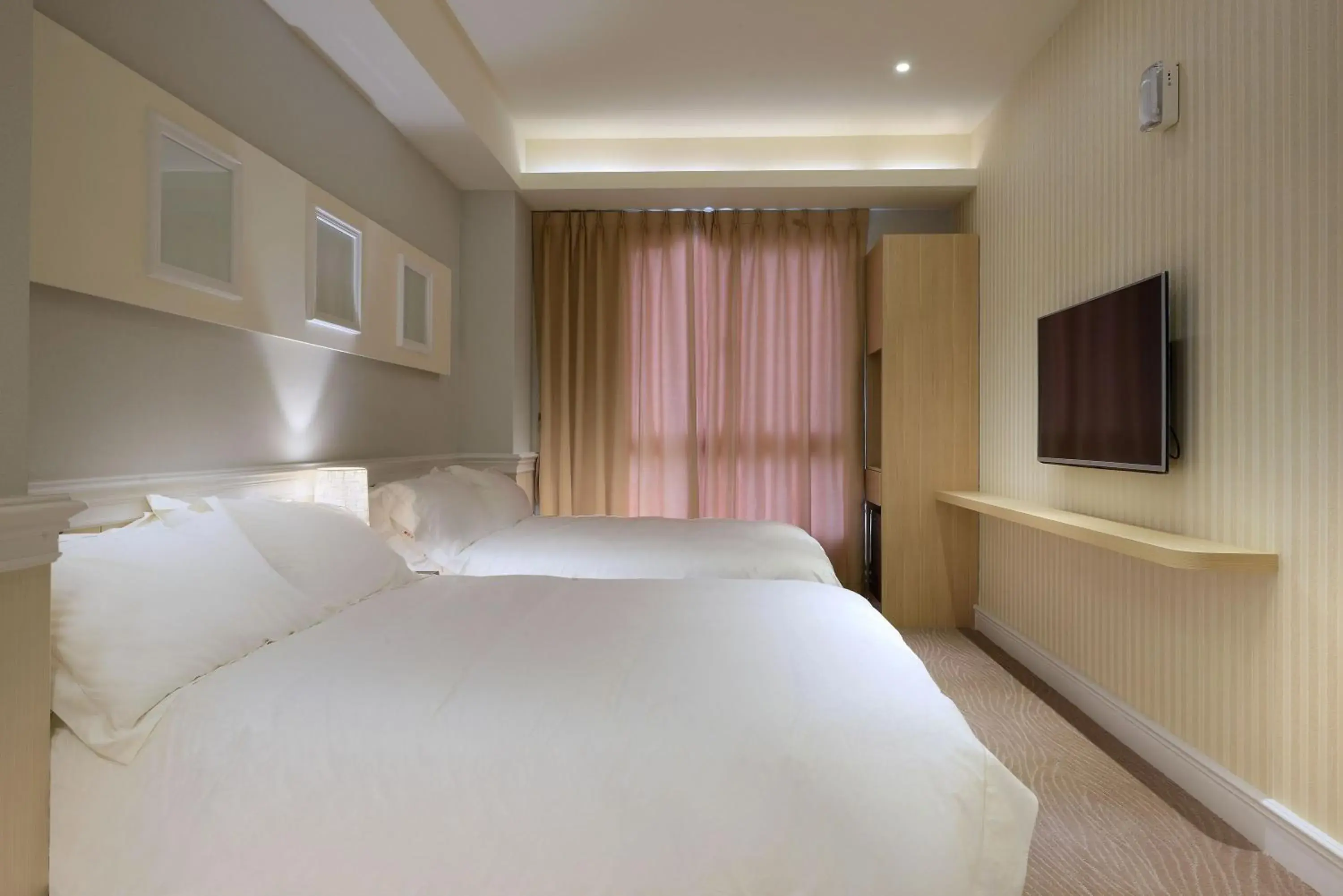 Photo of the whole room, Bed in Caffir Garden Hotel Photo of the whole room, Bed in Caffir Garden Hotel