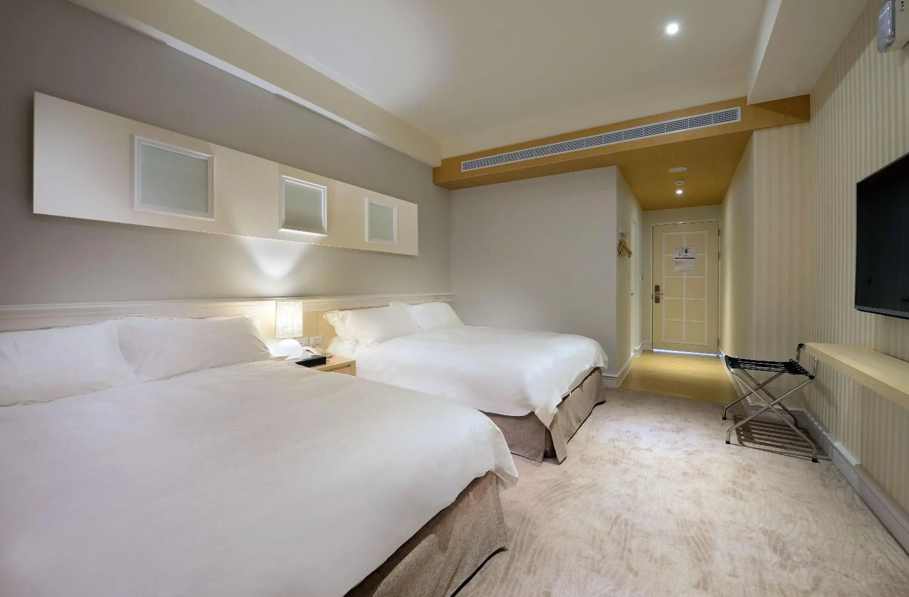 Photo of the whole room, Bed in Caffir Garden Hotel Photo of the whole room, Bed in Caffir Garden Hotel