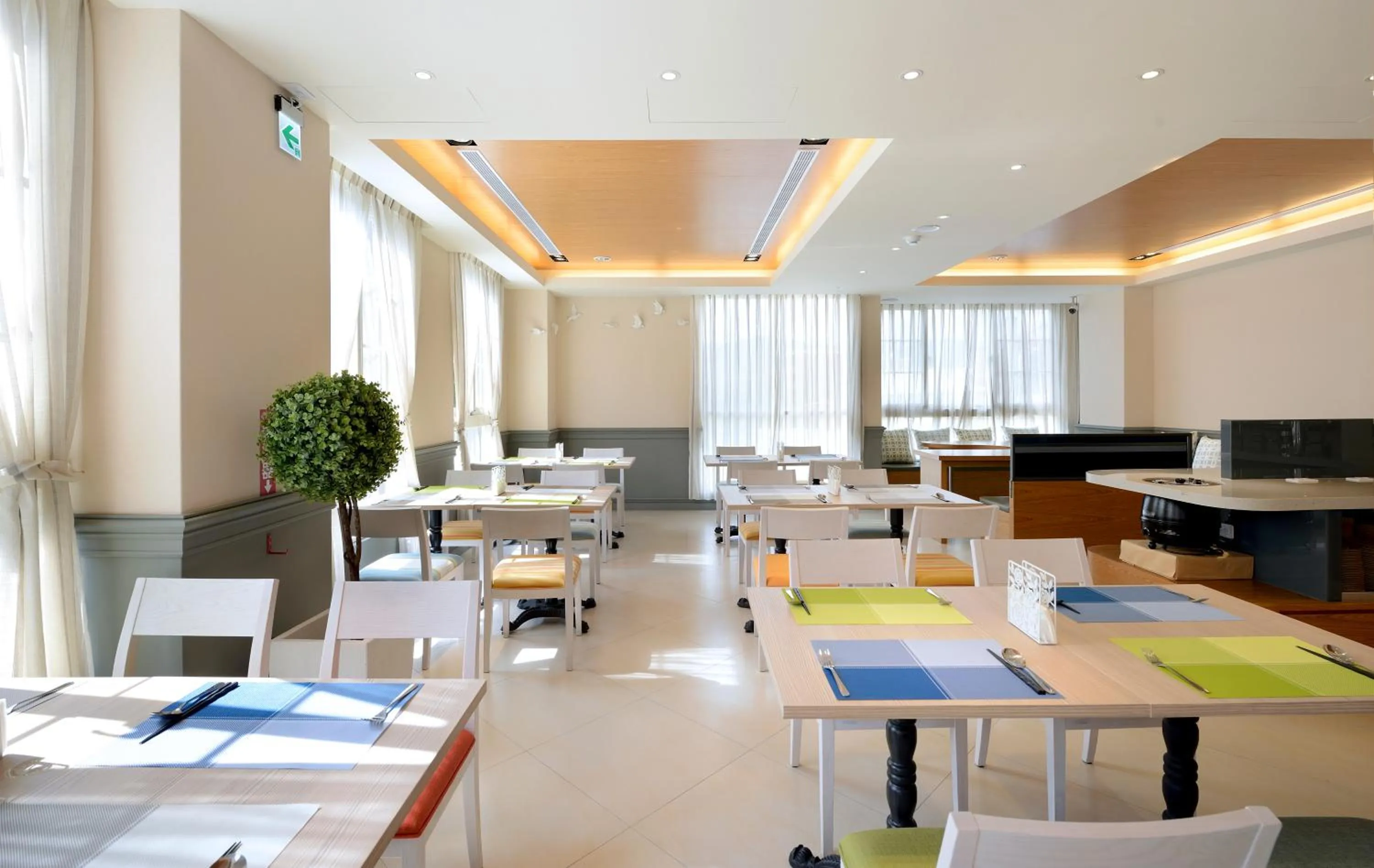 Restaurant/places to eat in Caffir Garden Hotel