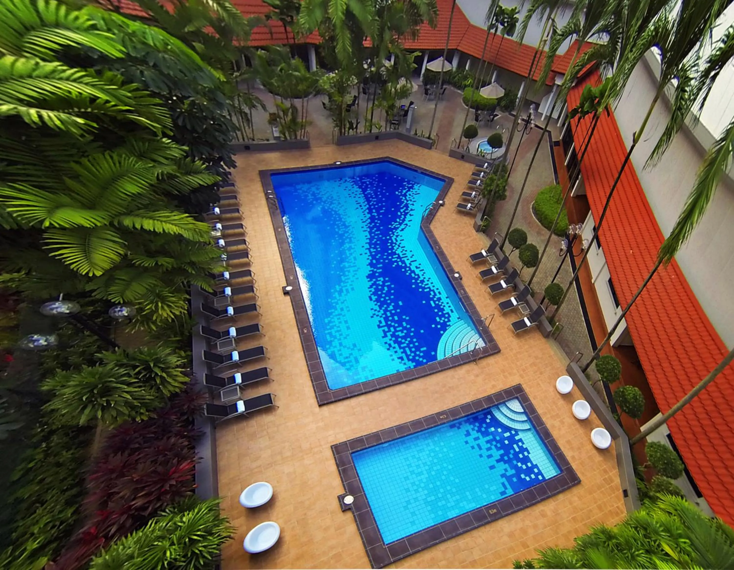 Swimming pool in York Hotel