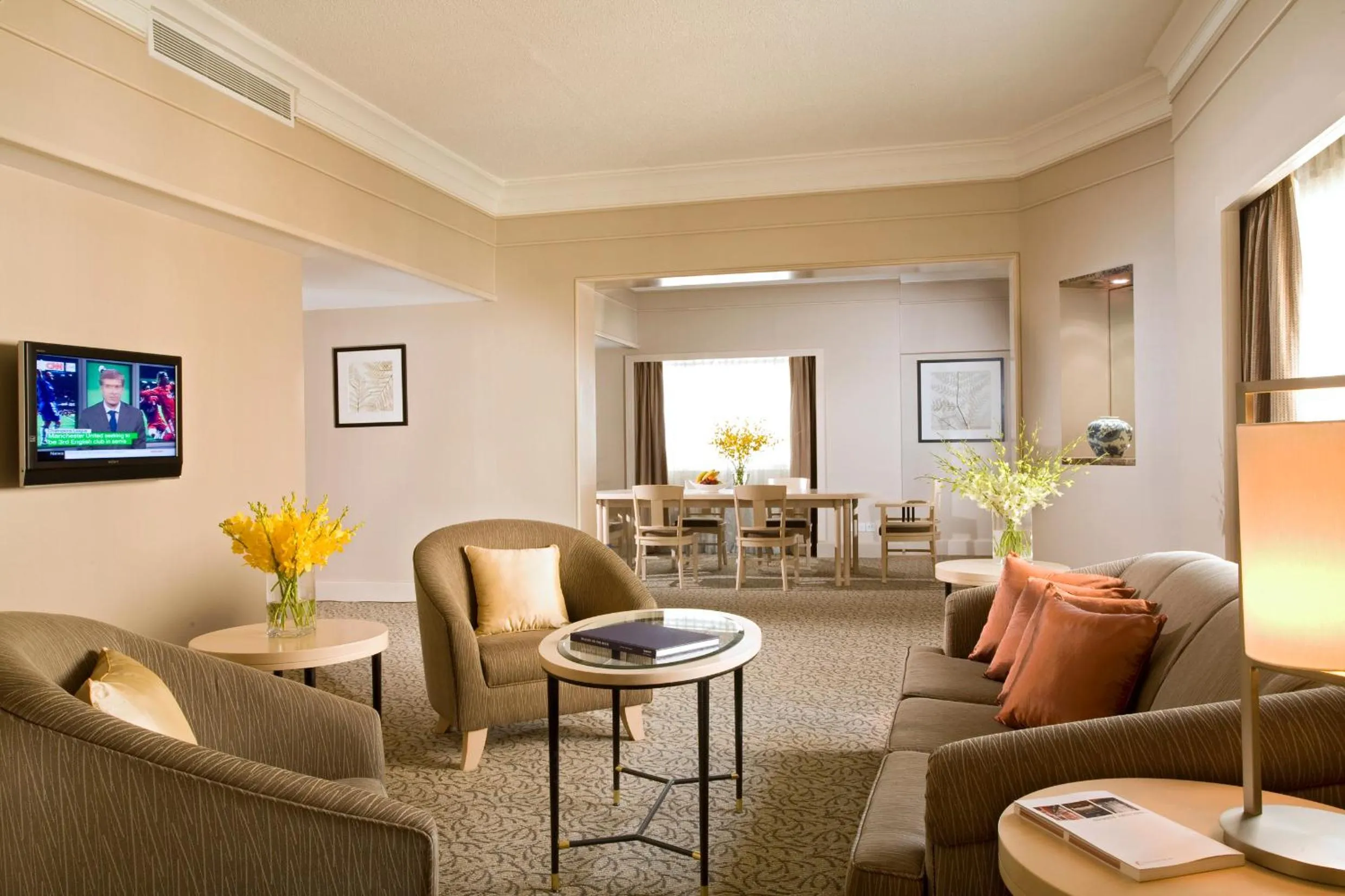 Living room in York Hotel