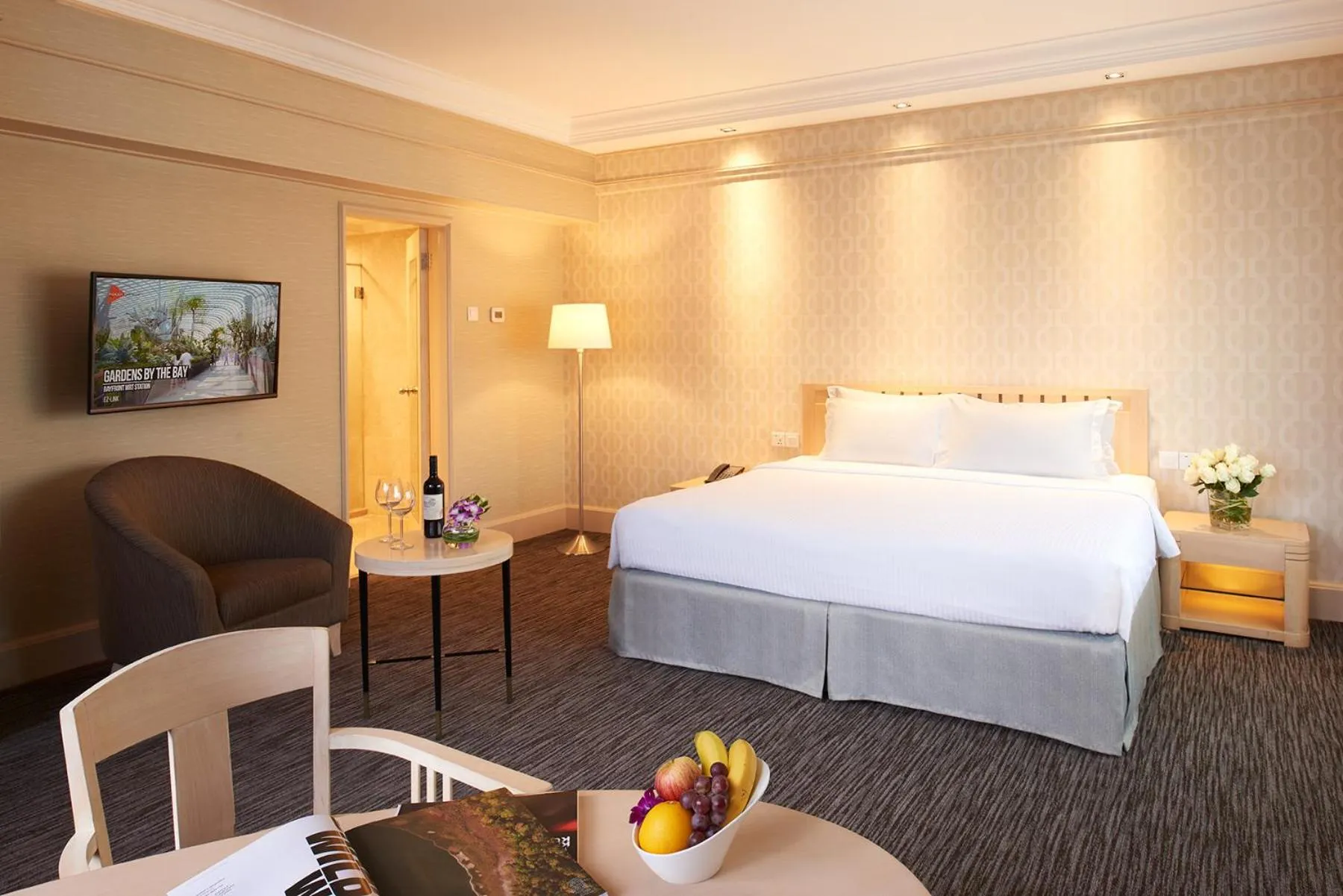 Photo of the whole room, Bed in York Hotel