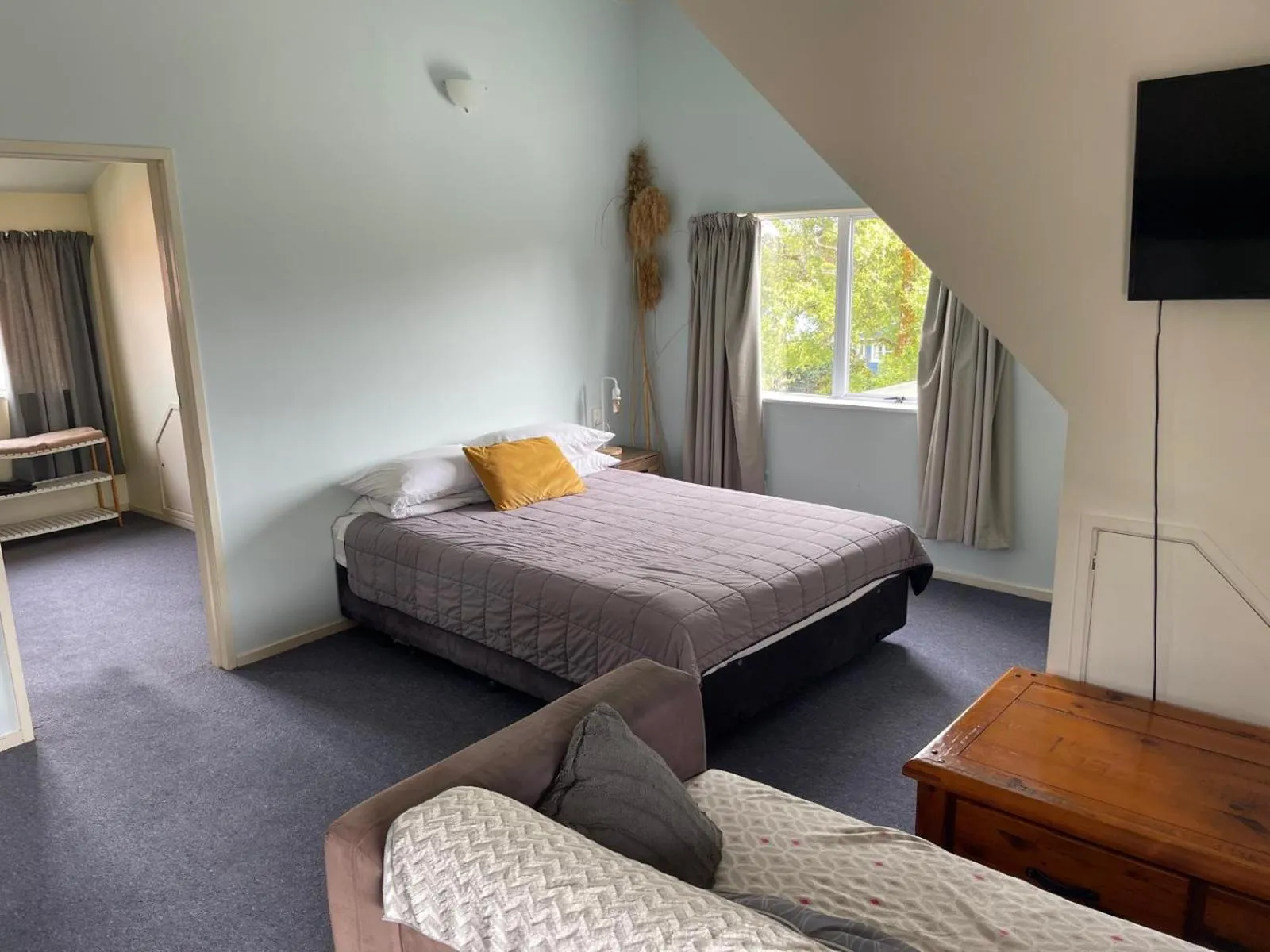 Bed in Howard's Mountain Lodge