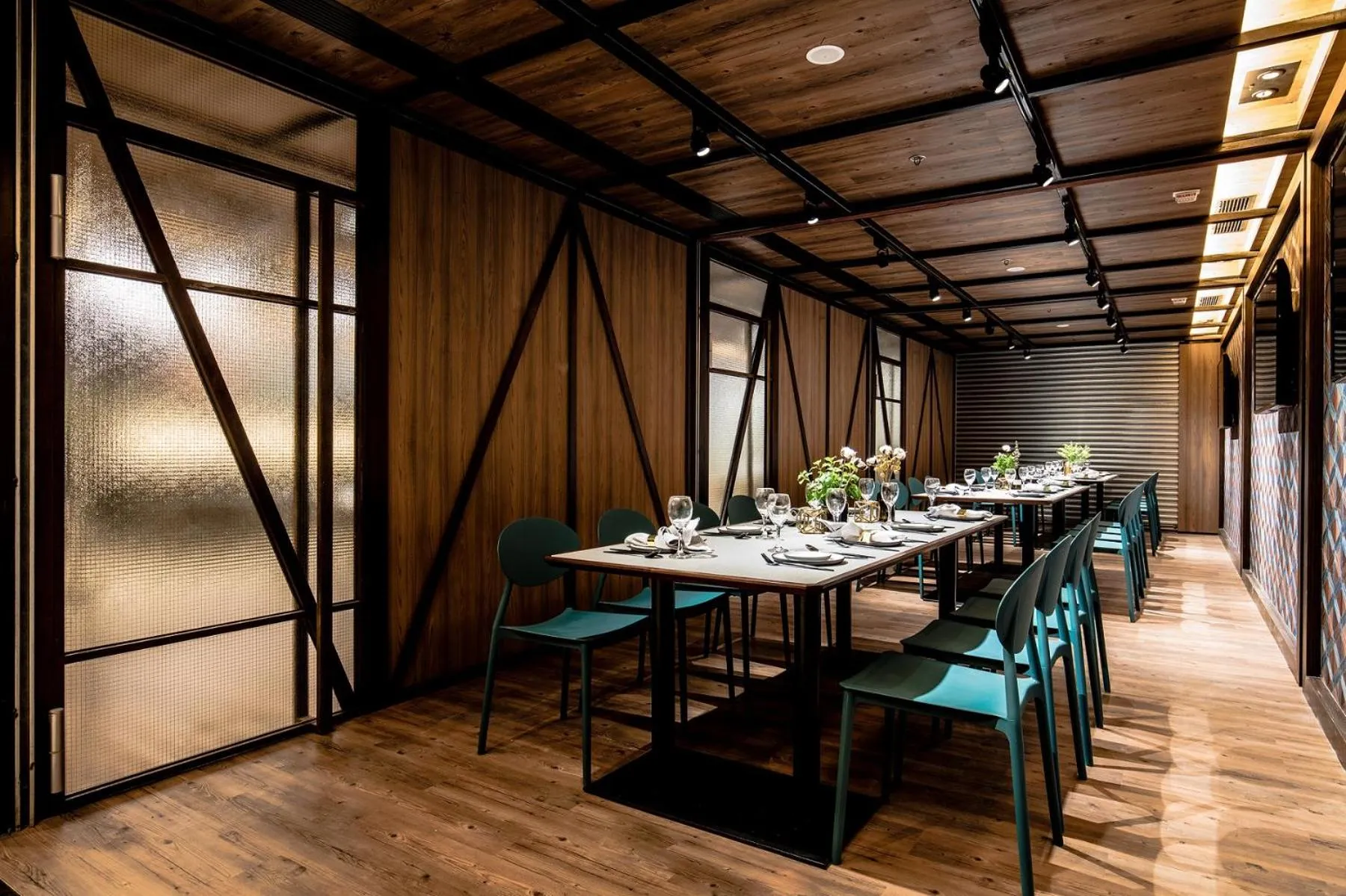 Restaurant/places to eat in Hotel Ease Tsuen Wan