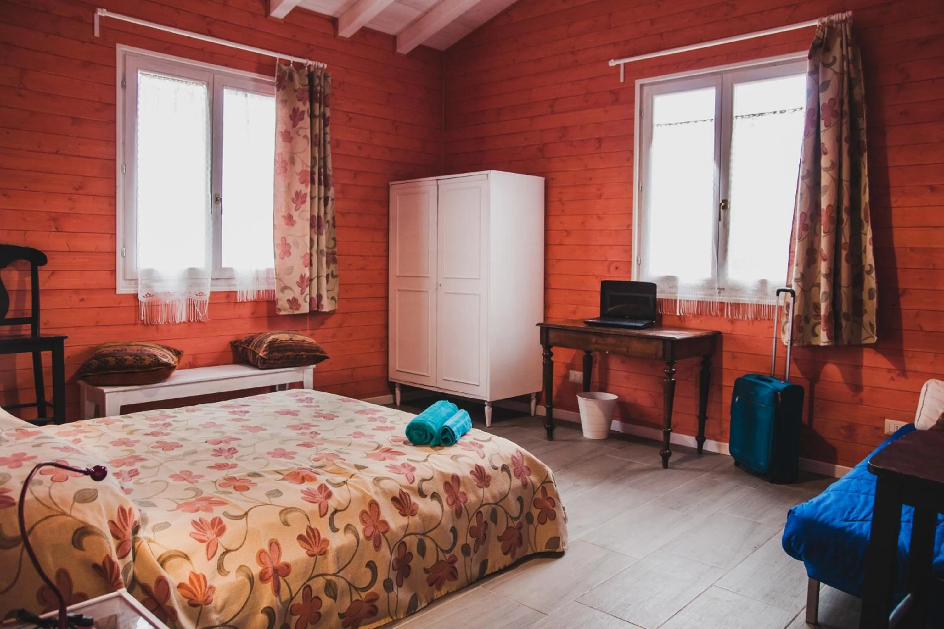 Photo of the whole room, Bed in Mandorleo