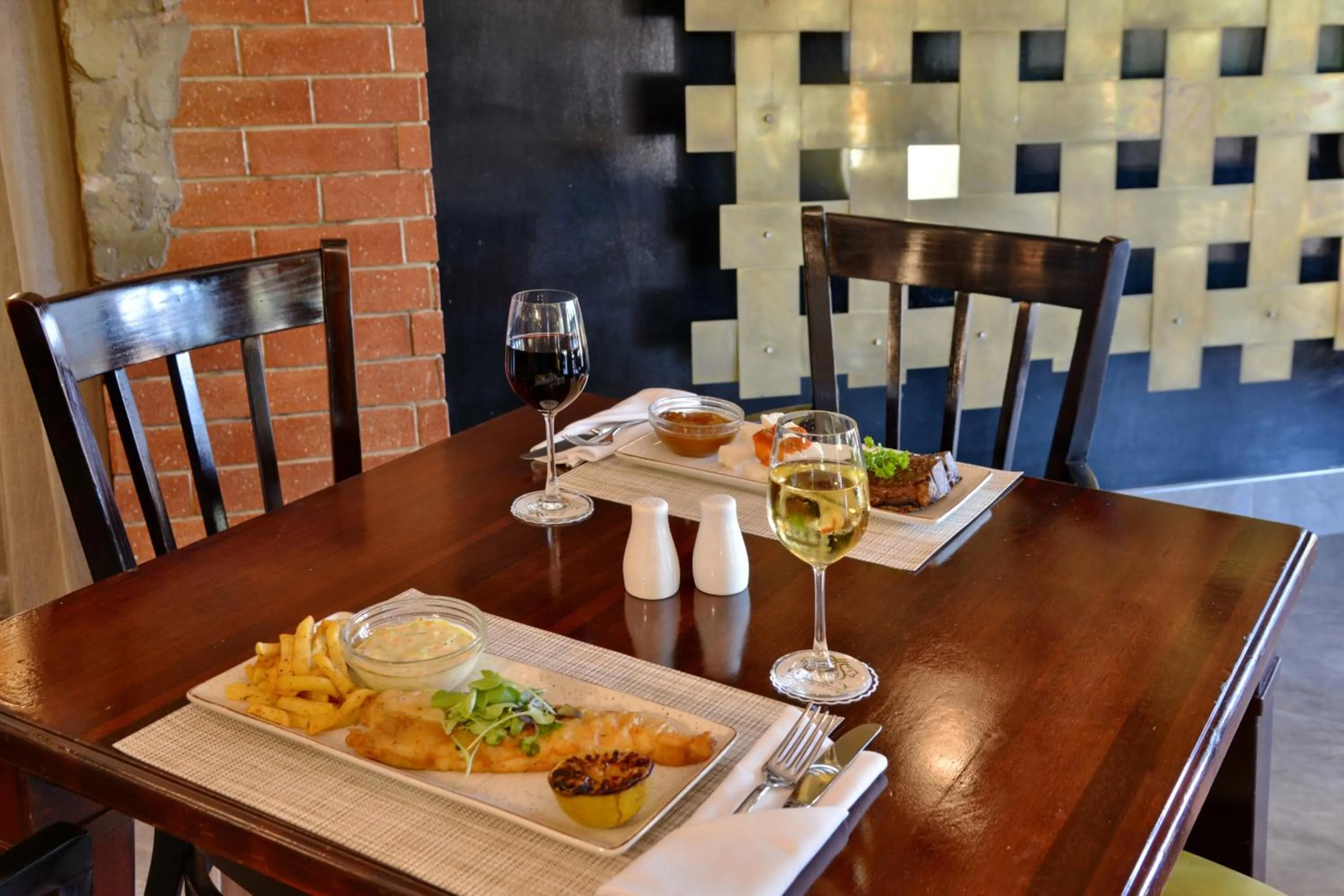 Restaurant/places to eat in The Centurion Hotel