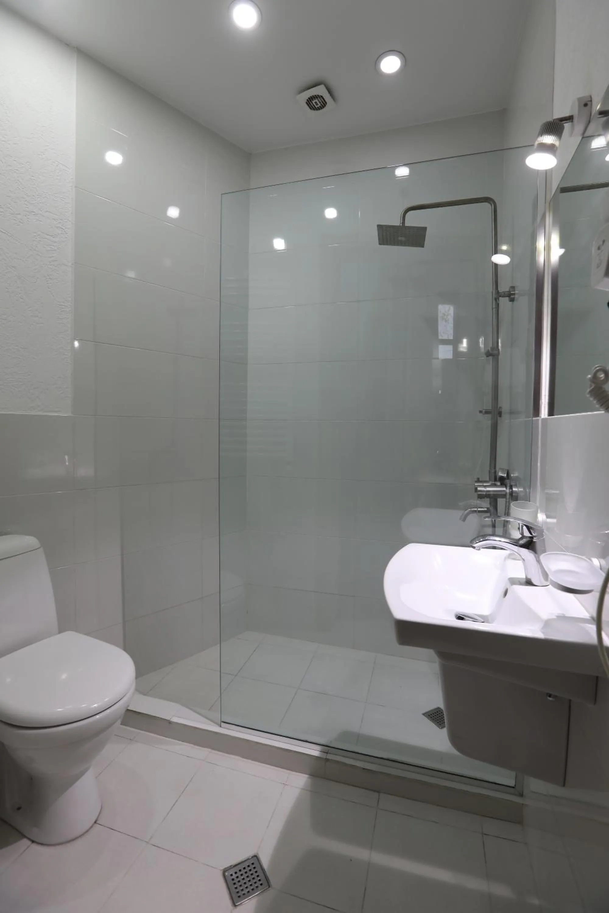 Bathroom in Tekla Palace By Urban Hotels