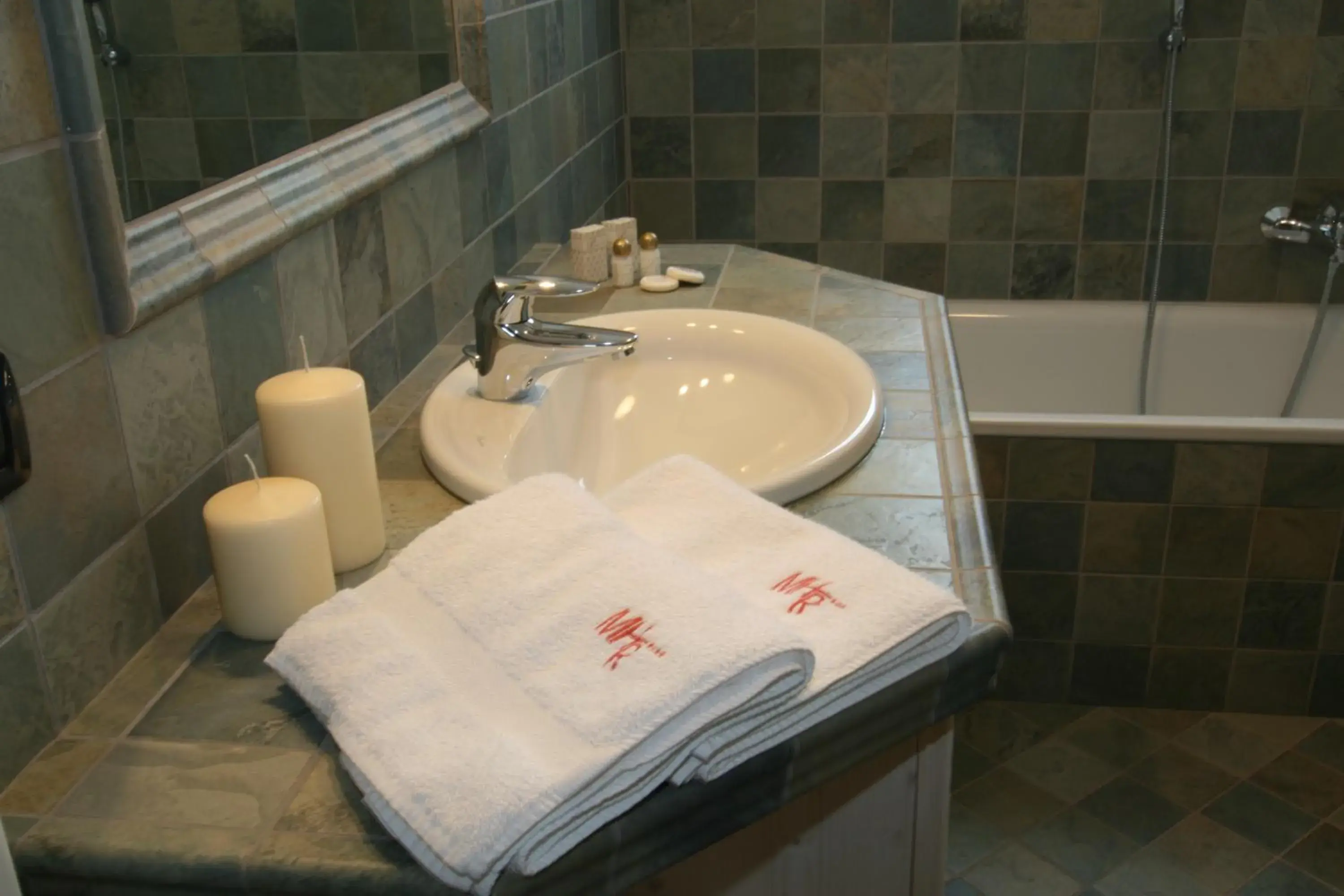 Two-Bedroom Suite in Hotel Meeting Two-Bedroom Suite in Hotel Meeting