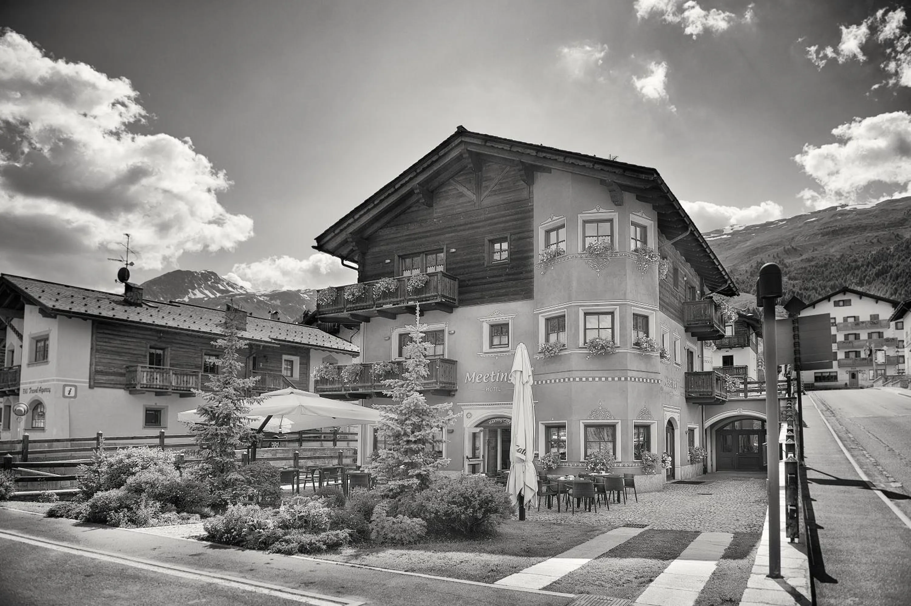 Property building in Hotel Meeting