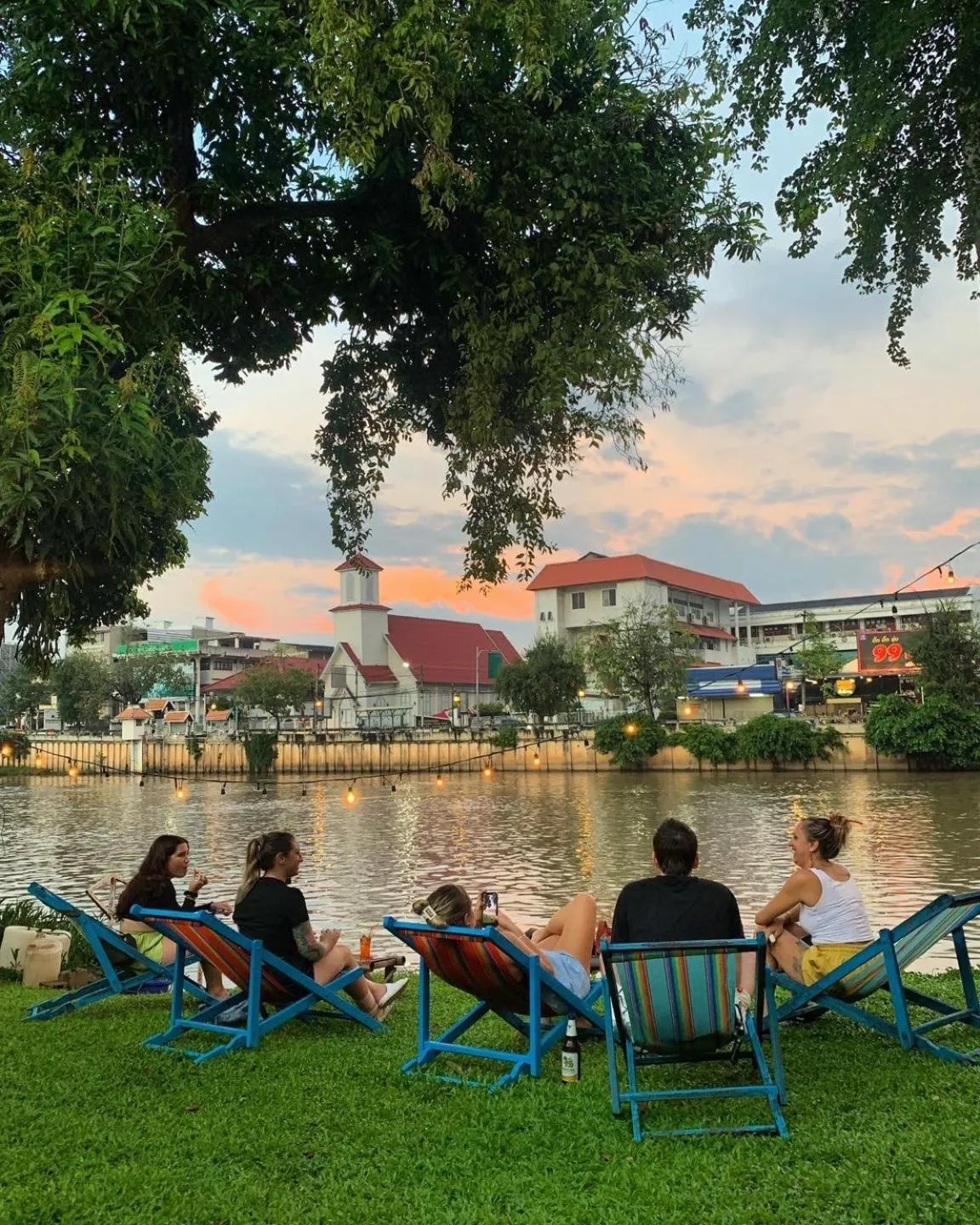 group of guests in Ban Narai River Guesthouse