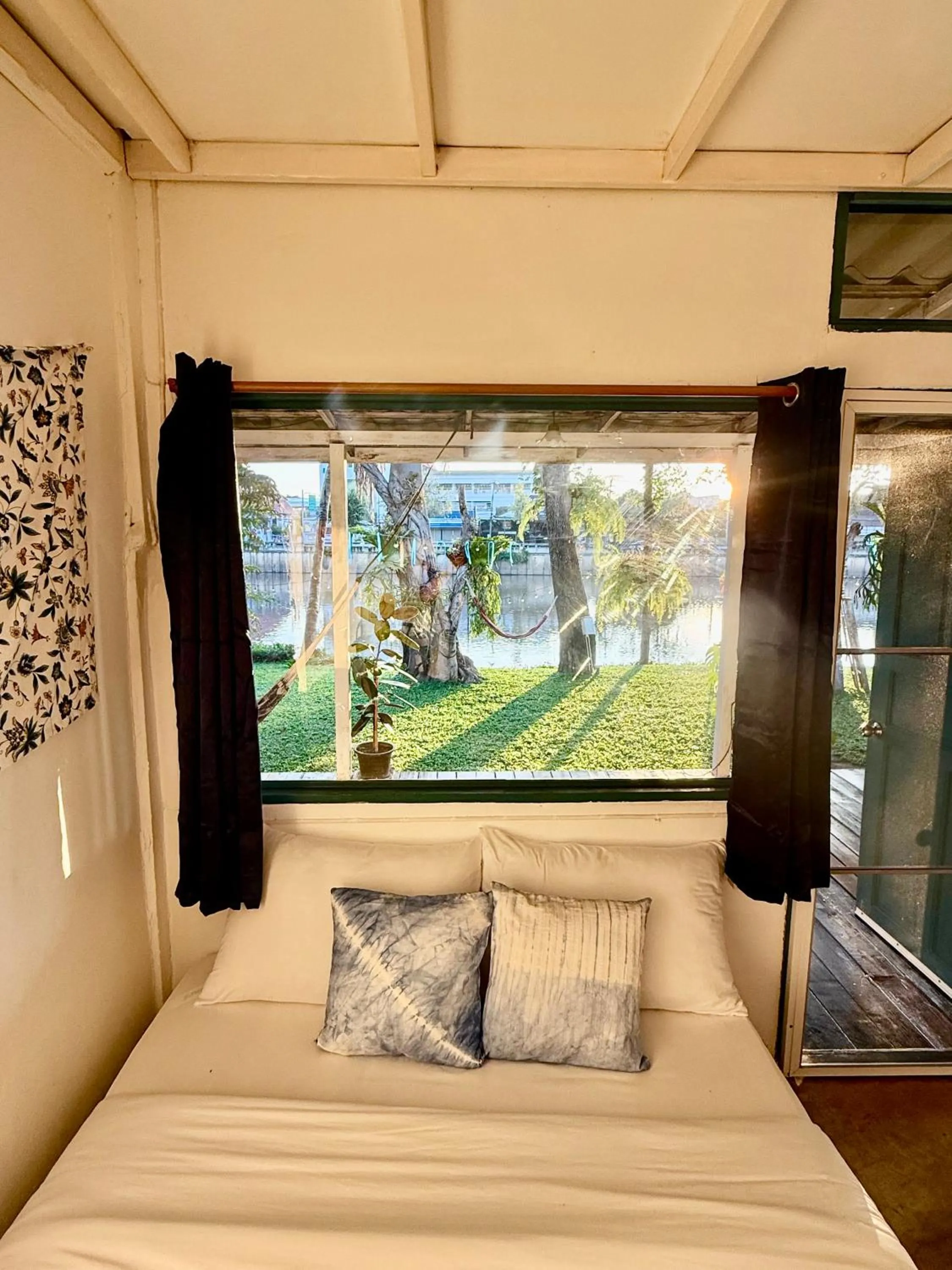 Bed in Ban Narai River Guesthouse