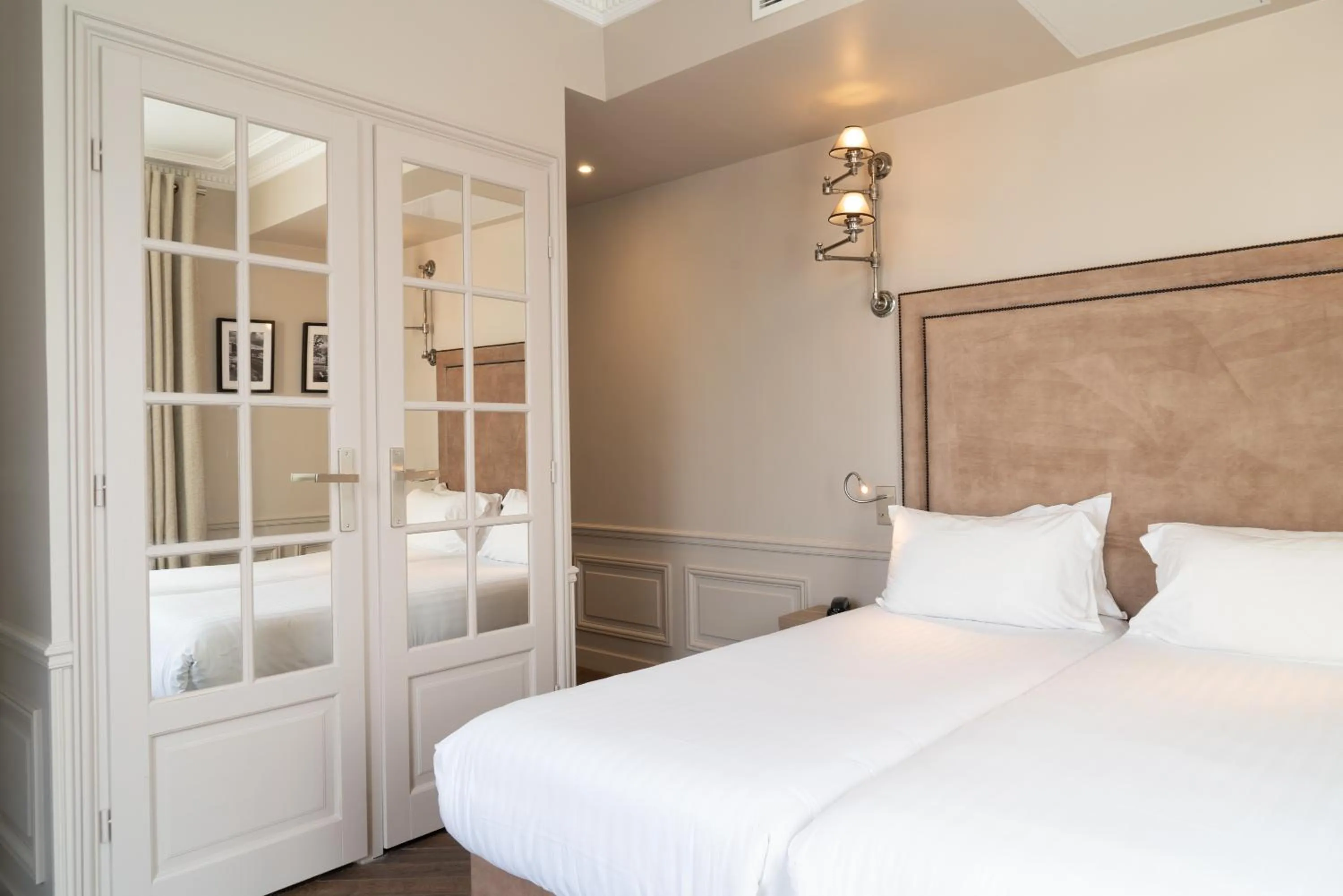 Bedroom, Bed in Hôtel Perreyve - Jardin du Luxembourg