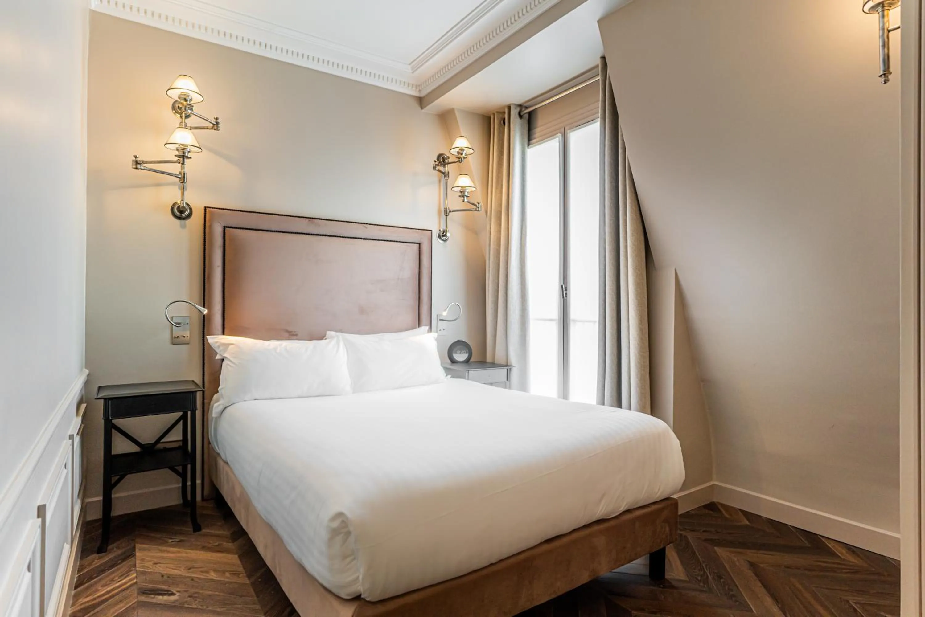Bedroom, Bed in Hôtel Perreyve - Jardin du Luxembourg