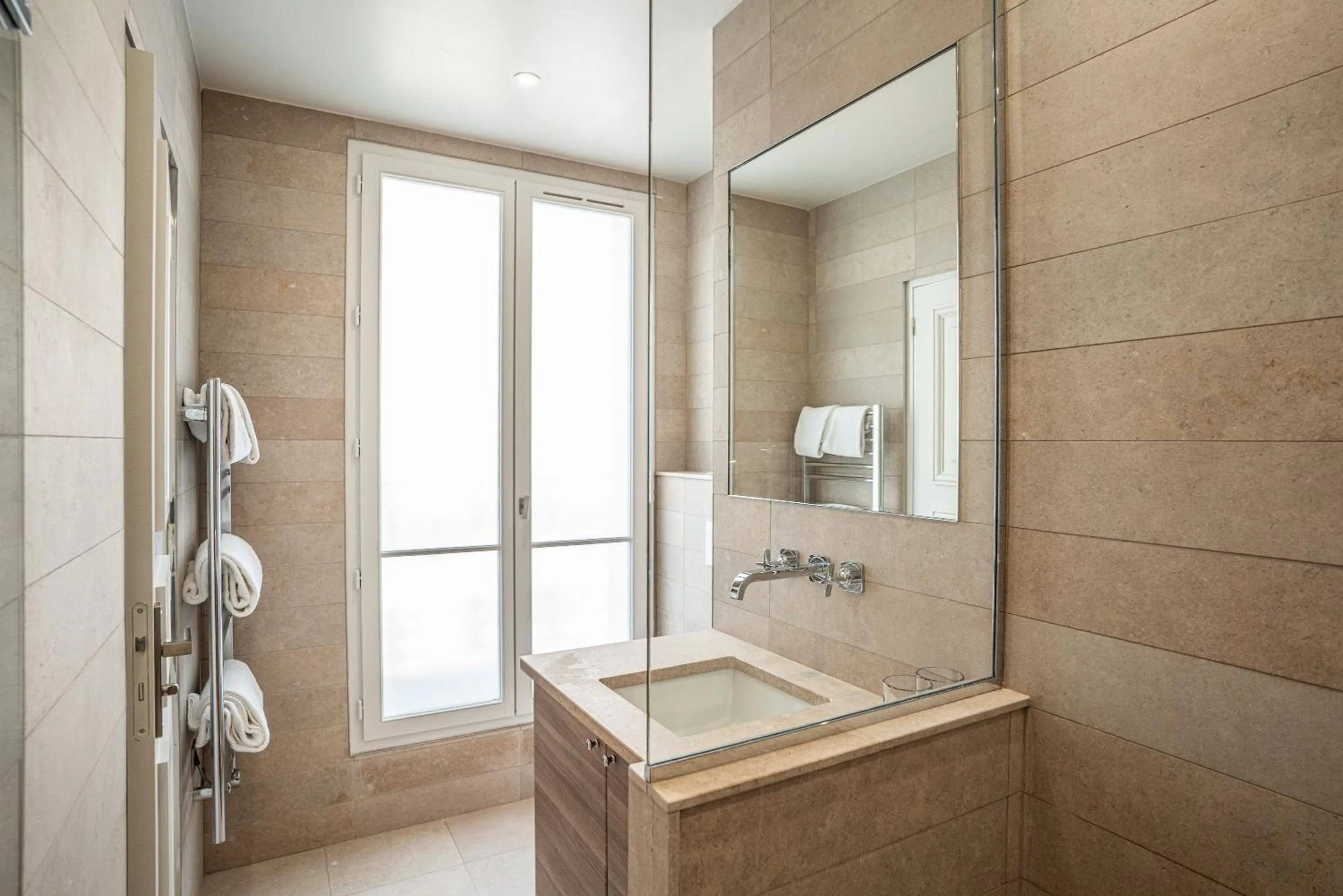 Bathroom in Hôtel Perreyve - Jardin du Luxembourg