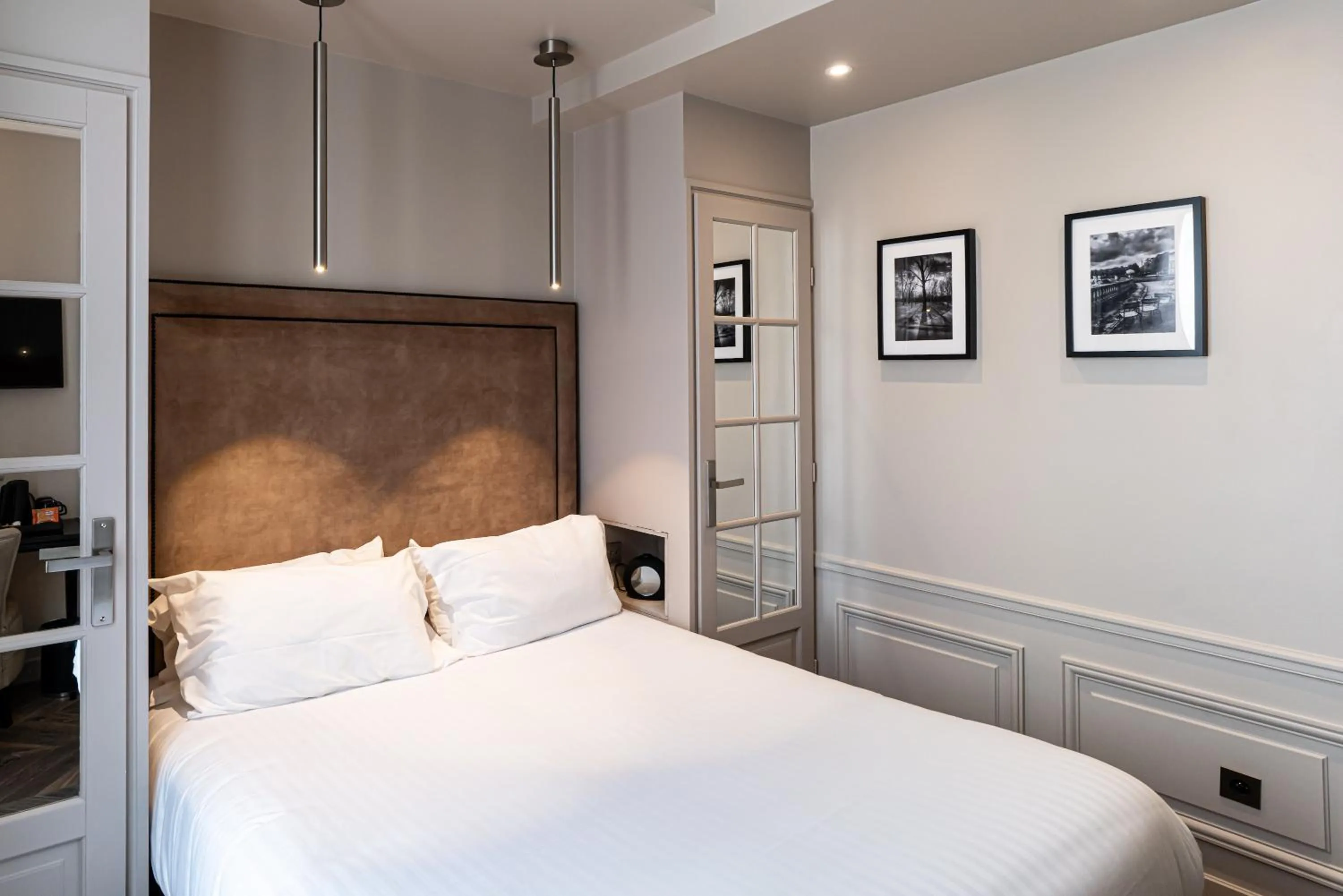 Bedroom, Bed in Hôtel Perreyve - Jardin du Luxembourg