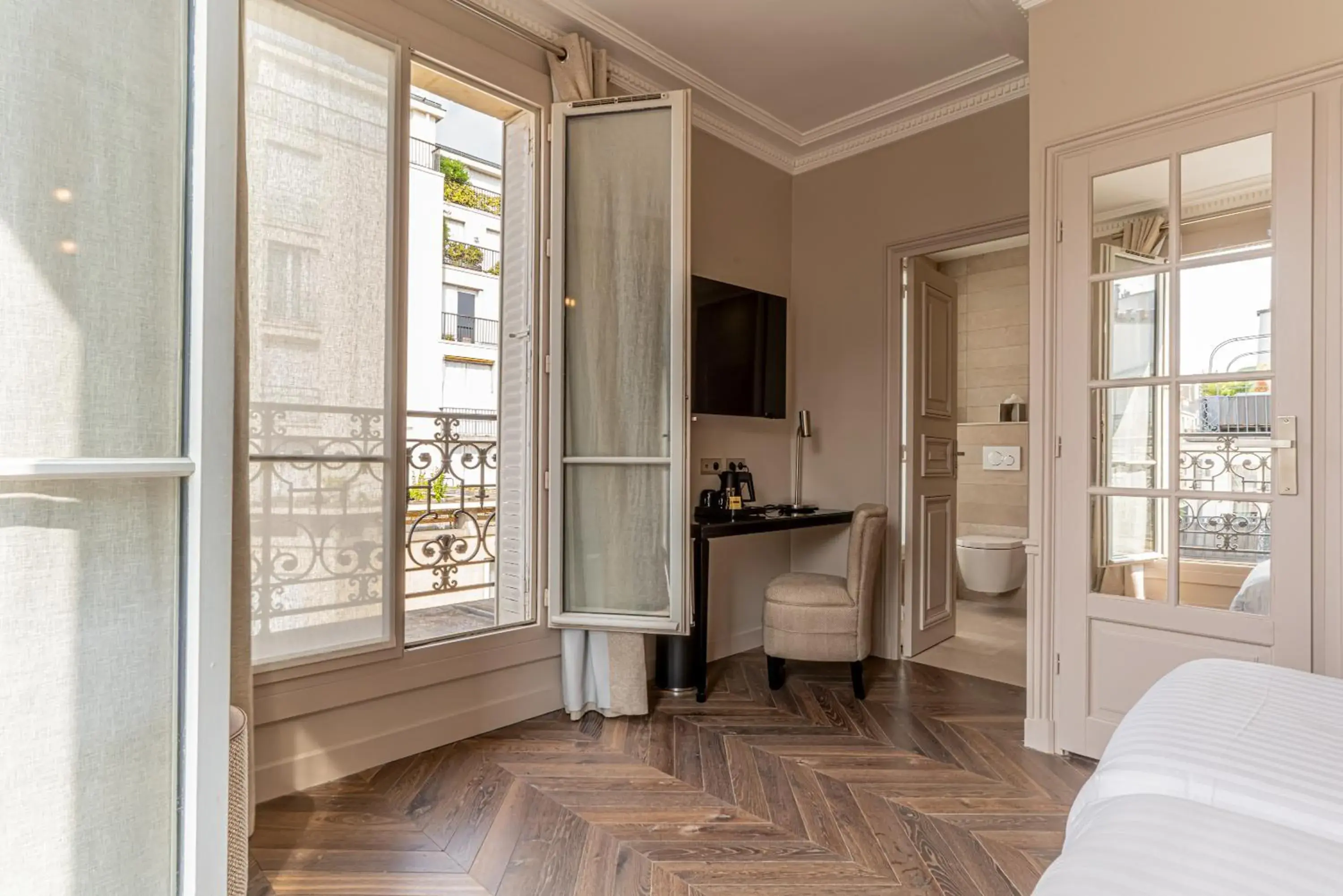 Photo of the whole room in Hôtel Perreyve - Jardin du Luxembourg Photo of the whole room in Hôtel Perreyve - Jardin du Luxembourg