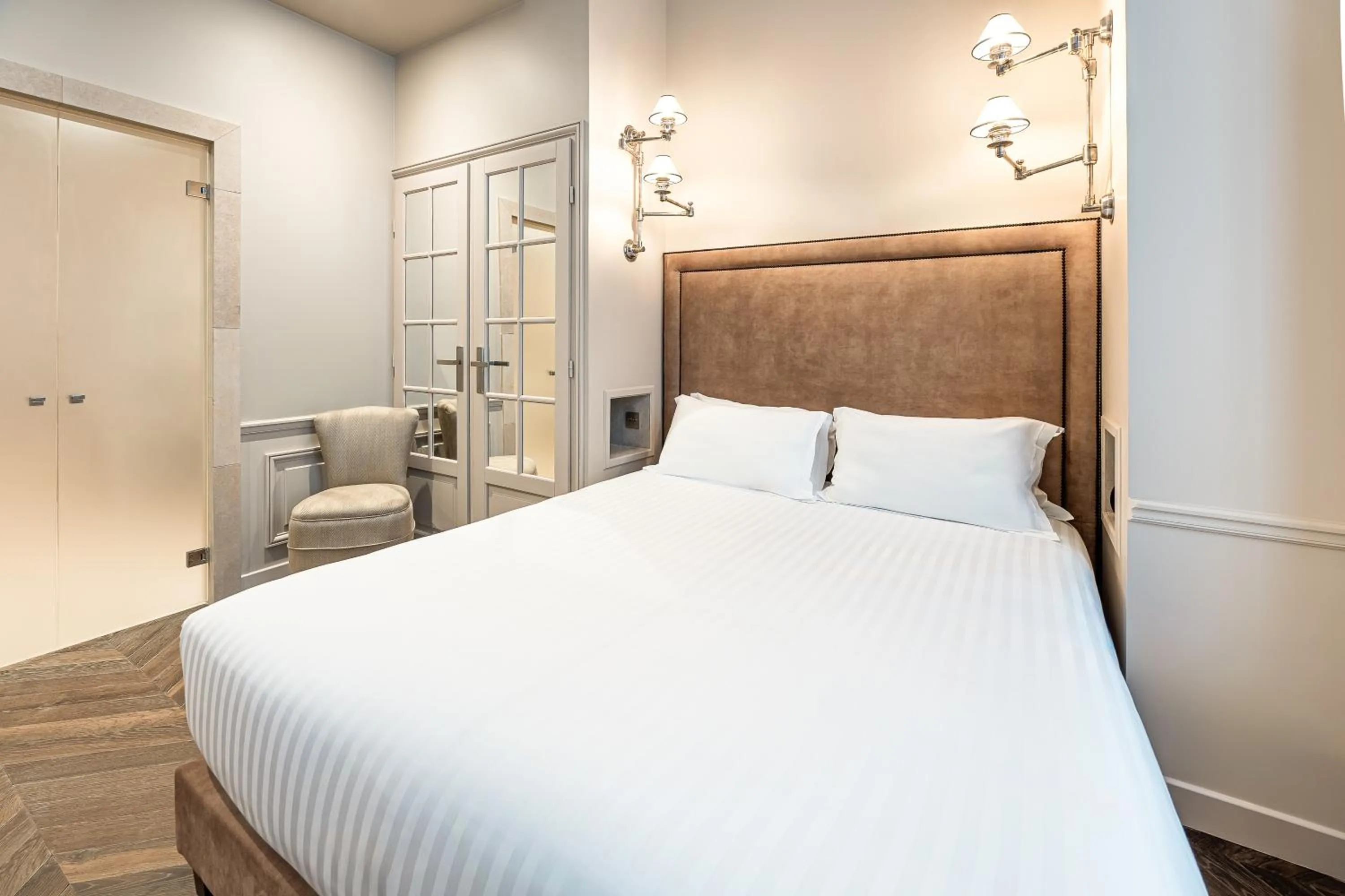 Bed in Hôtel Perreyve - Jardin du Luxembourg