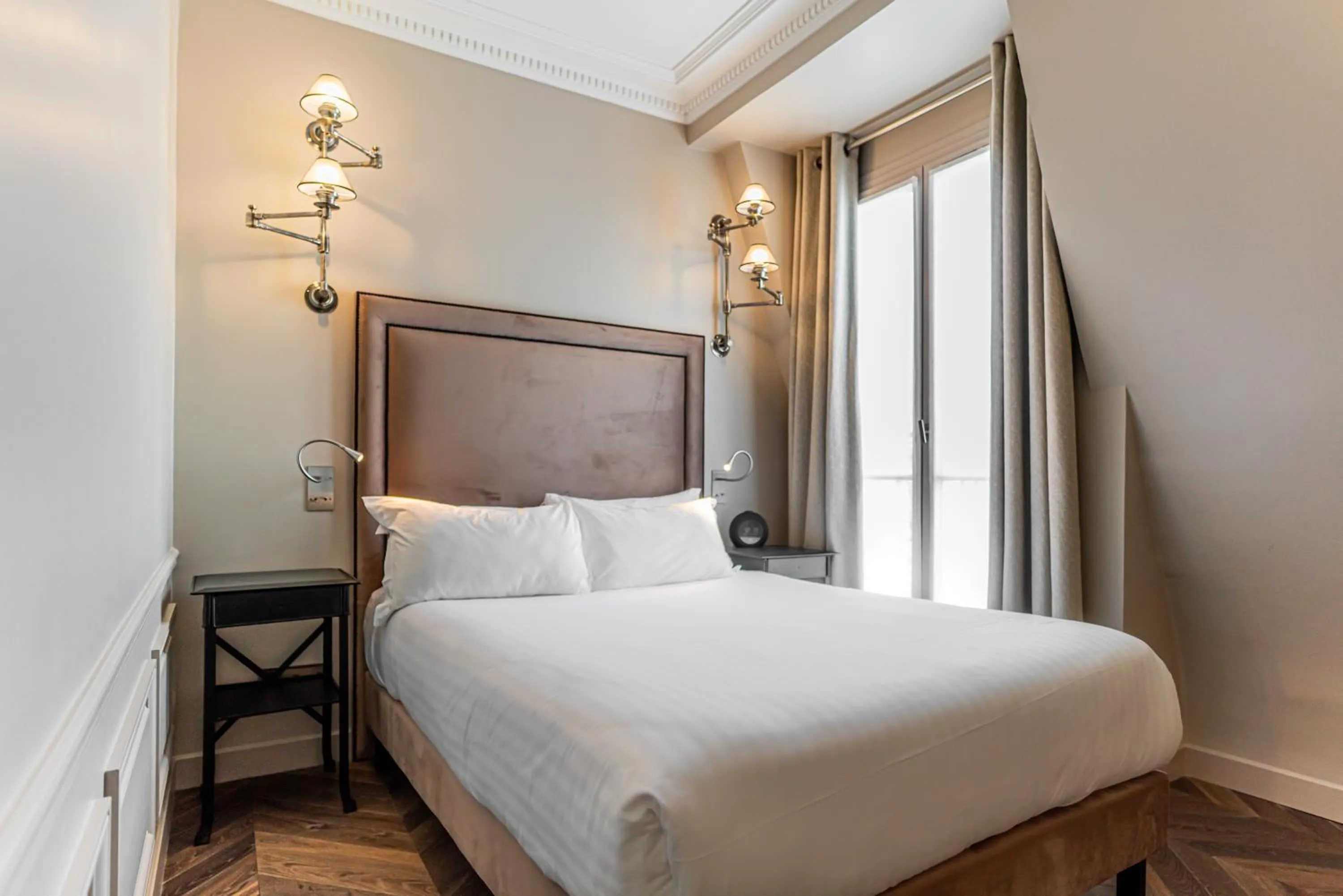 Bedroom, Bed in Hôtel Perreyve - Jardin du Luxembourg