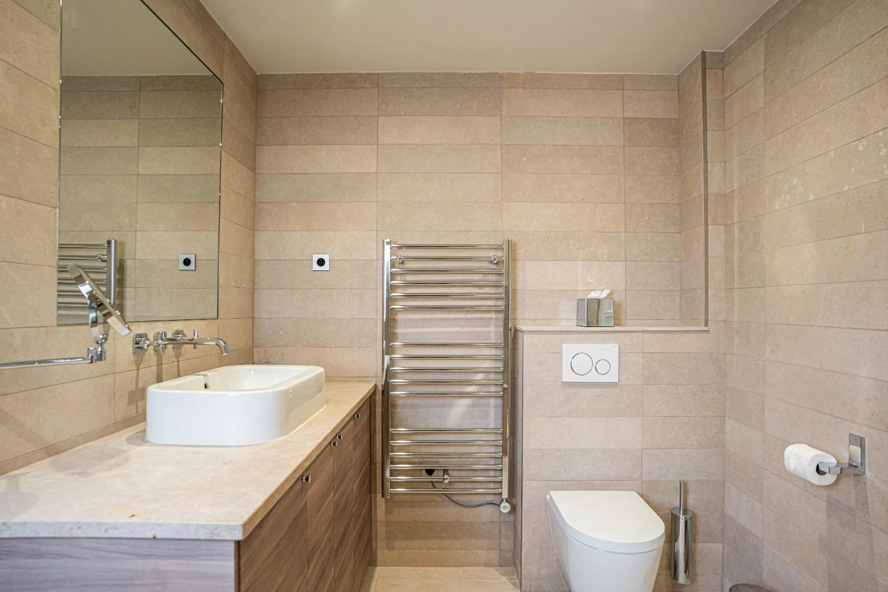 Toilet in Hôtel Perreyve - Jardin du Luxembourg