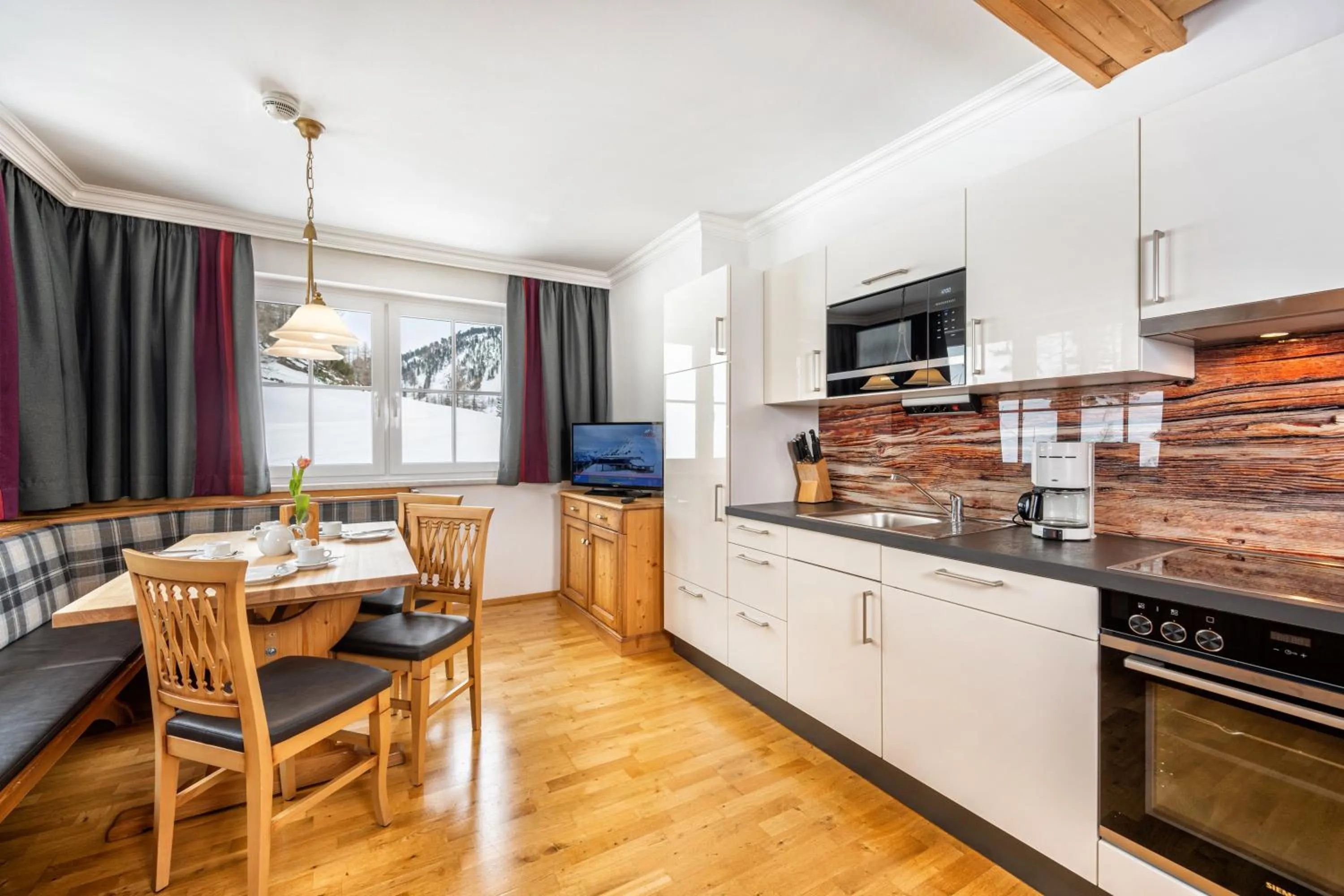 Kitchen or kitchenette in Hotel Almschlössl & Schrotteralm