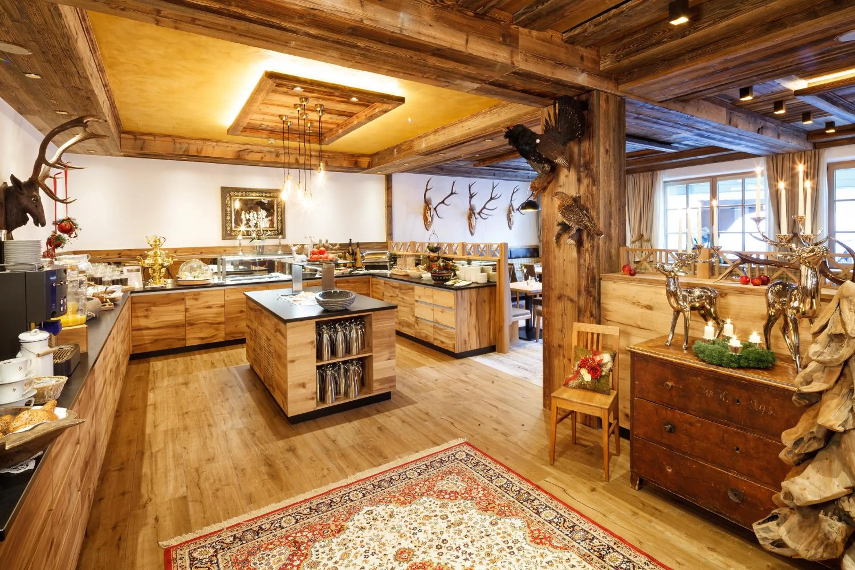 Buffet breakfast in Hotel Almschlössl & Schrotteralm